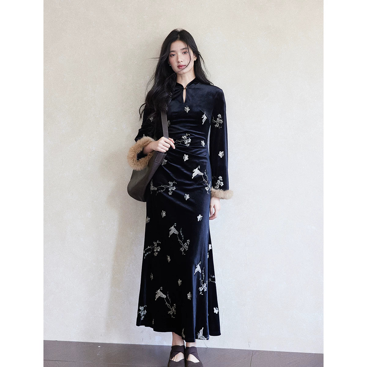TYANG Retro Heavy Industry Embroidered Velvet Dress