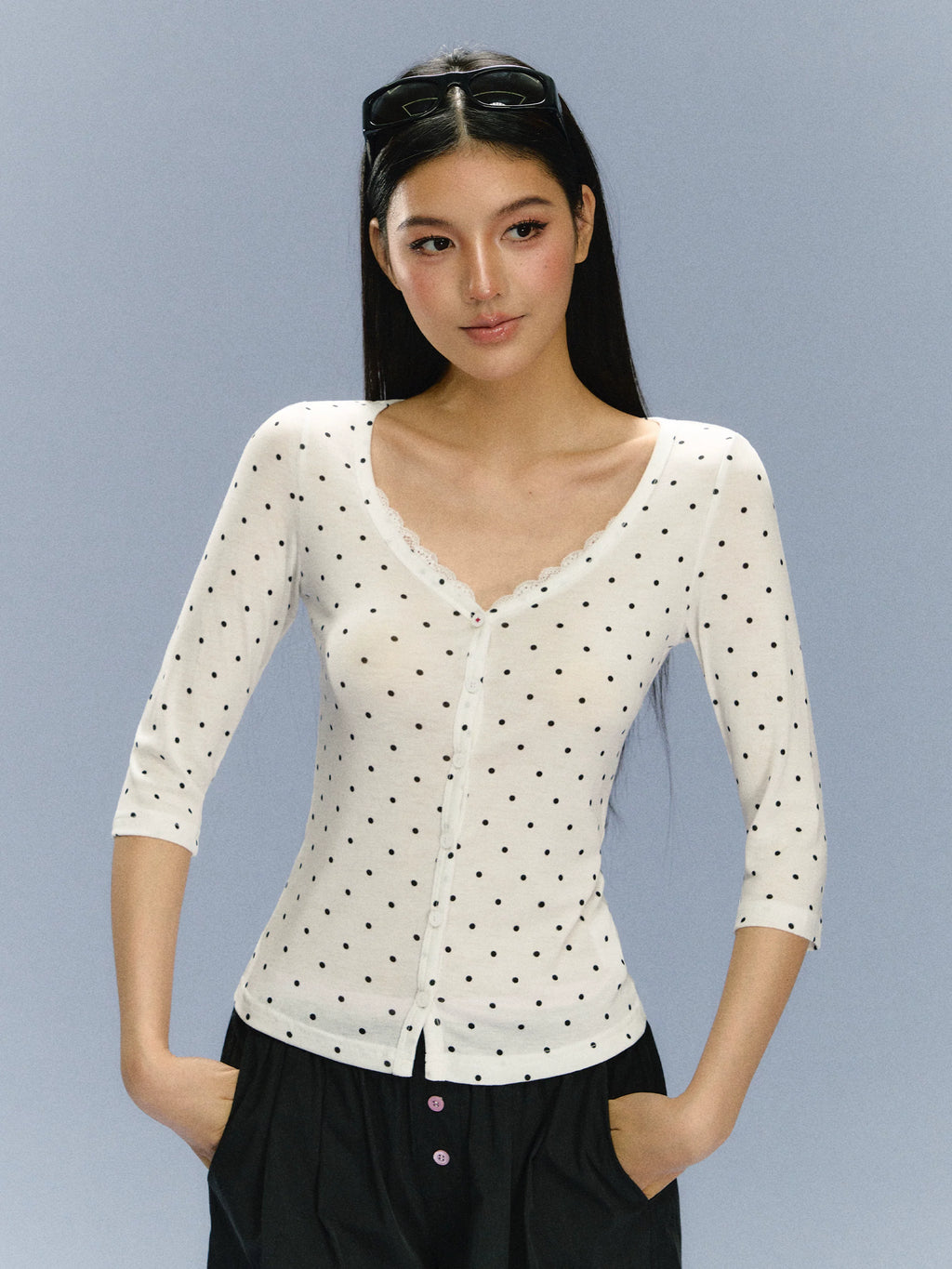 Ariseism V-neck Slim Polka Dot Tee