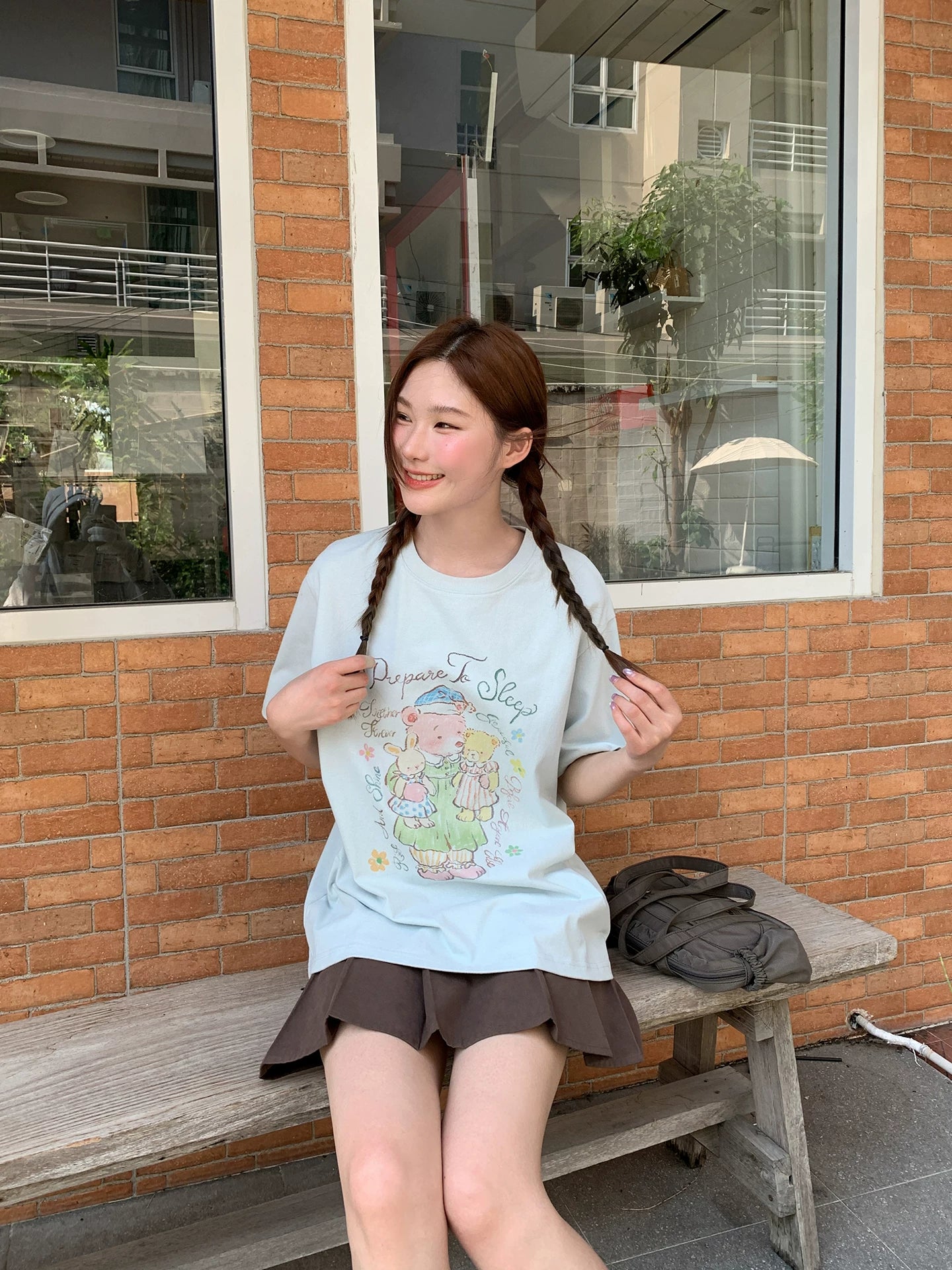 KANO Bear Print Casual Tee Holding Doll