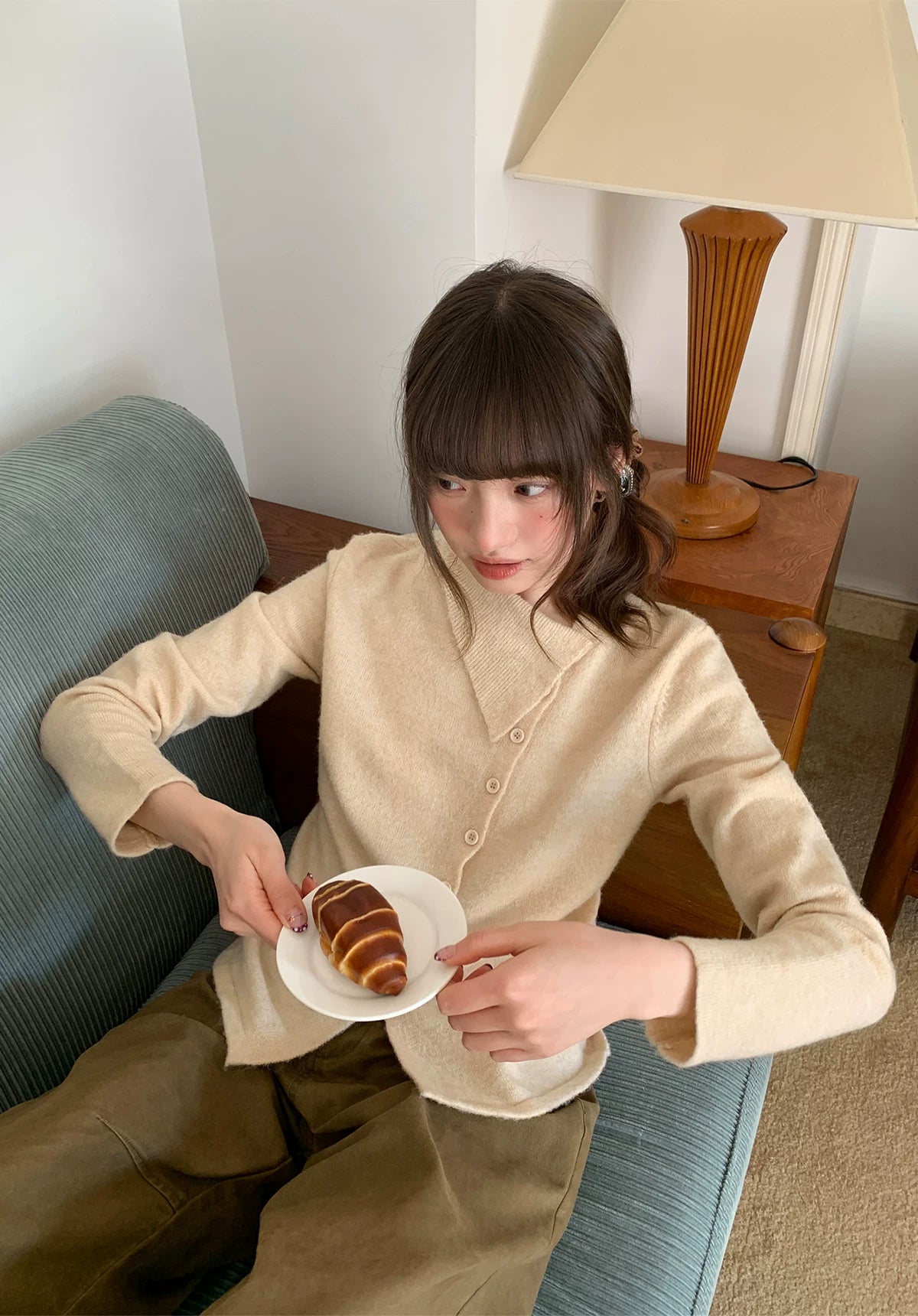 Kano Diagonal Lapel Neck Strap-on Knitted Cardigan