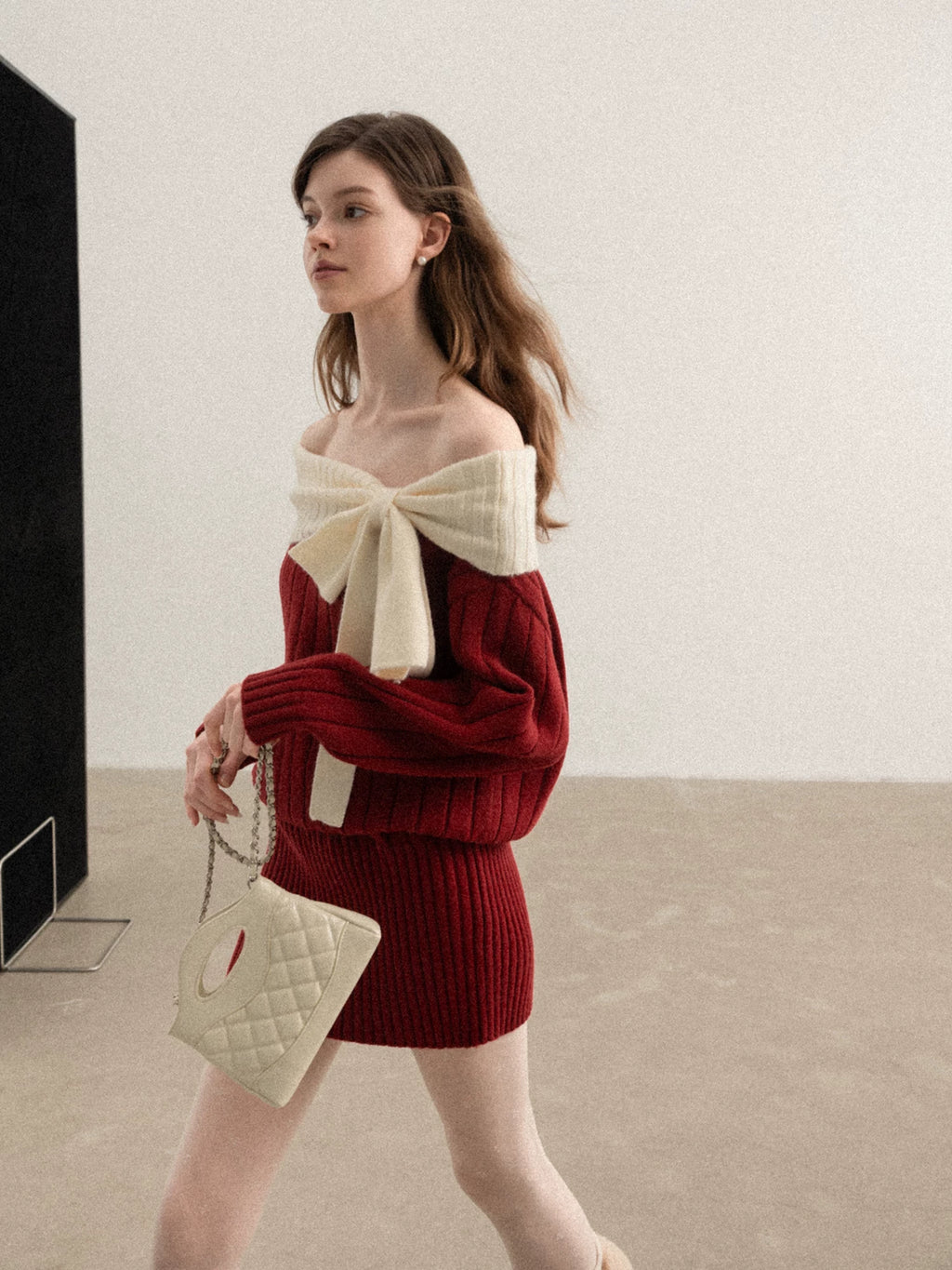 Cantonstory One-word Shoulder-wrapped Hip Long-sleeved Knitted Dress