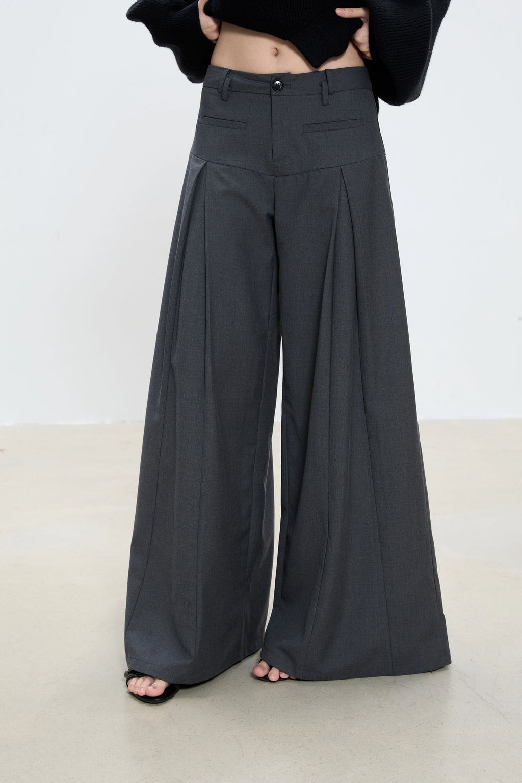 WITHMIN Loose Low-rise Slim Straight-leg Pants