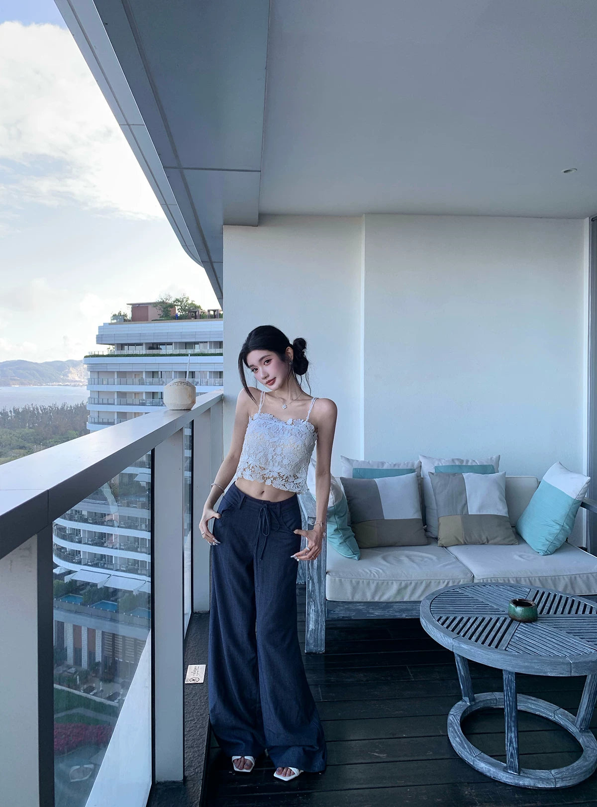 Barb Chill Strap Wide Leg Versatile Jeans