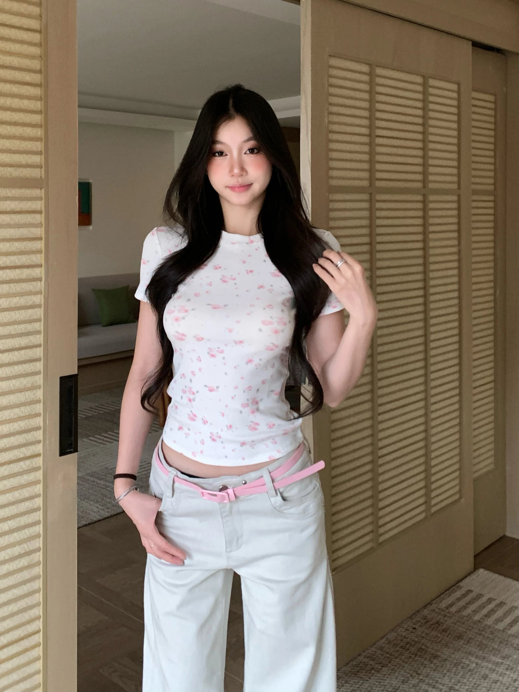 WITHMIN Floral Crew Neck Front Shoulder Waist Slim Tee