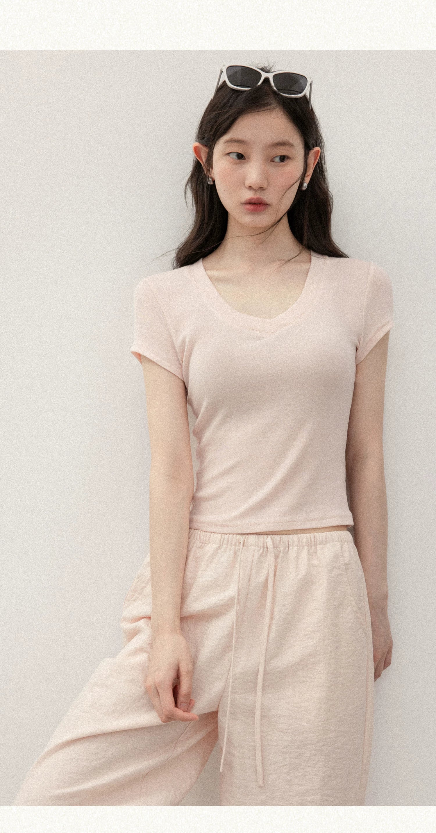Cantonstory V-neck Shoulder Slim Tee