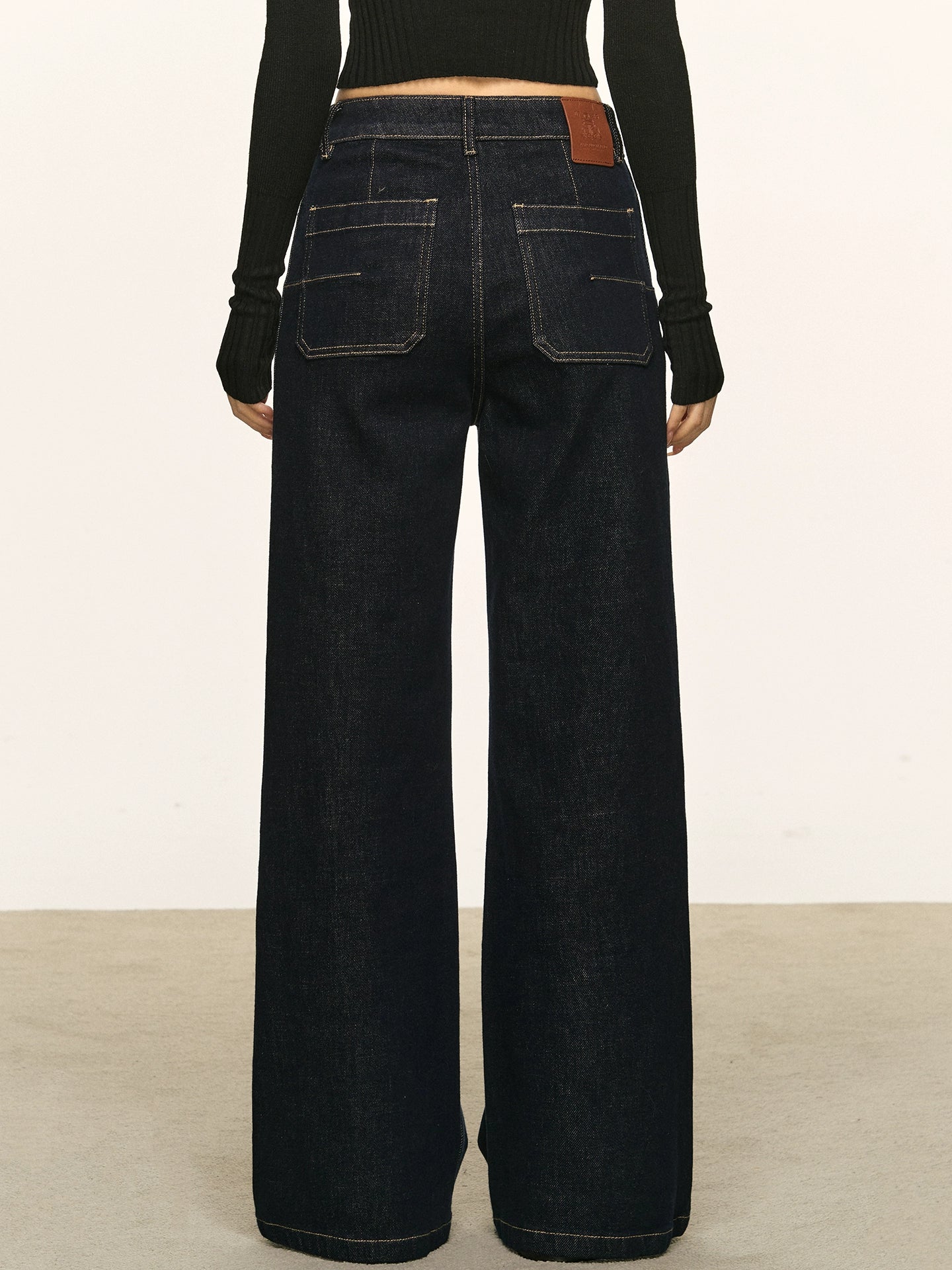 Anna Aneae Mid-rise Straight Jeans