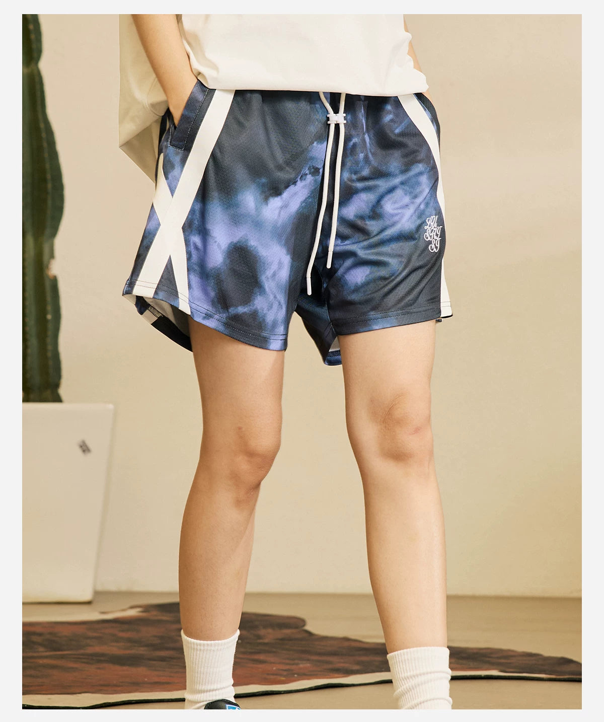 LUSHISI Stitching Drawstring Sports Shorts