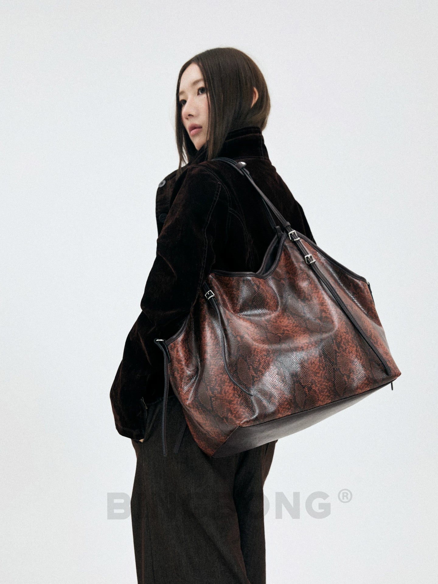 BINGBONG Large Capacity Snake Pattern Commuter Shoulder Tote Bag