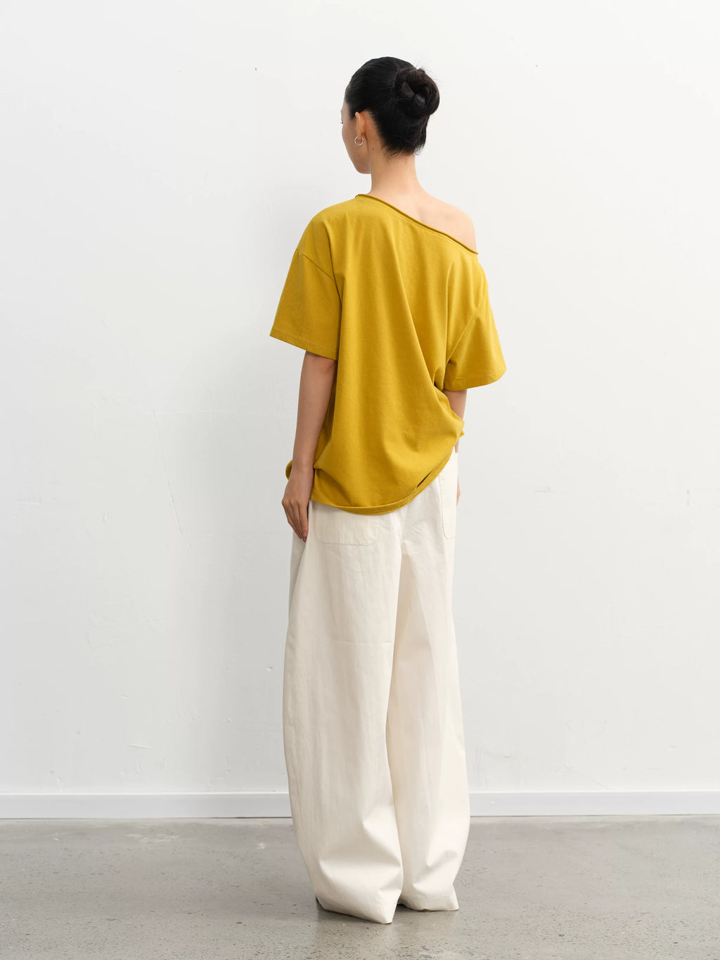 LINY LIBERTY Vintage Dalmatian Print Slanted Shoulder Knit Tee