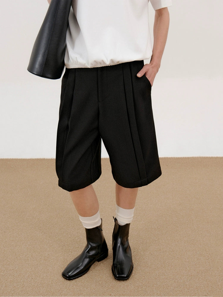 COLN Versatile Casual Pleated Shorts