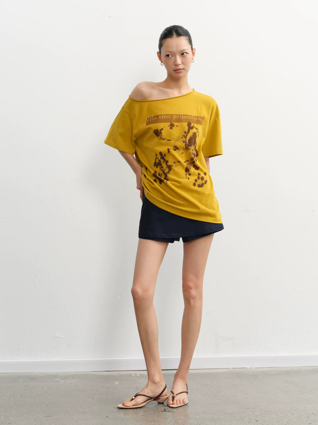 LINY LIBERTY Vintage Dalmatian Print Slanted Shoulder Knit Tee
