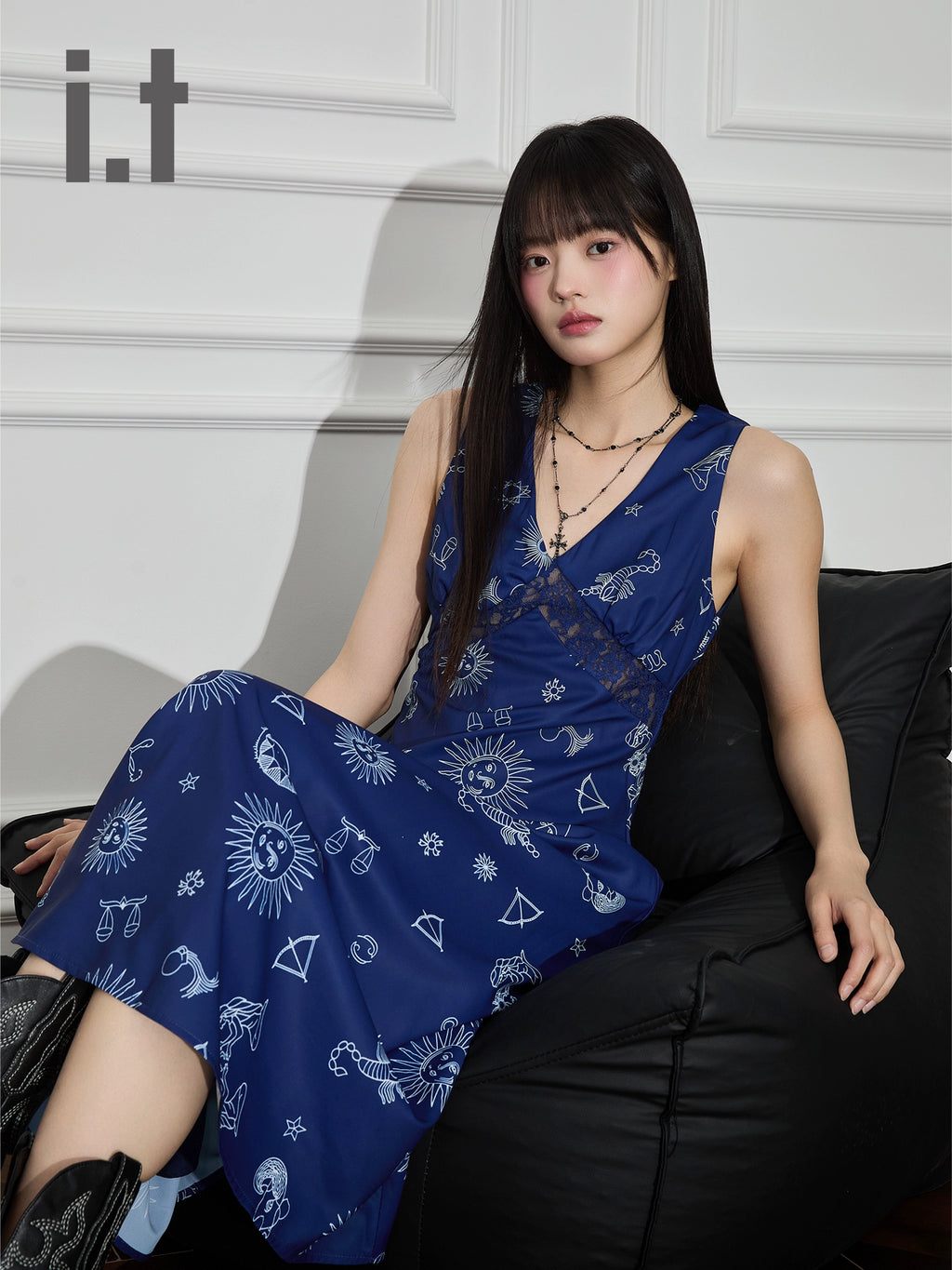 IT: CHOCOOLATE V-neck Vest Dress