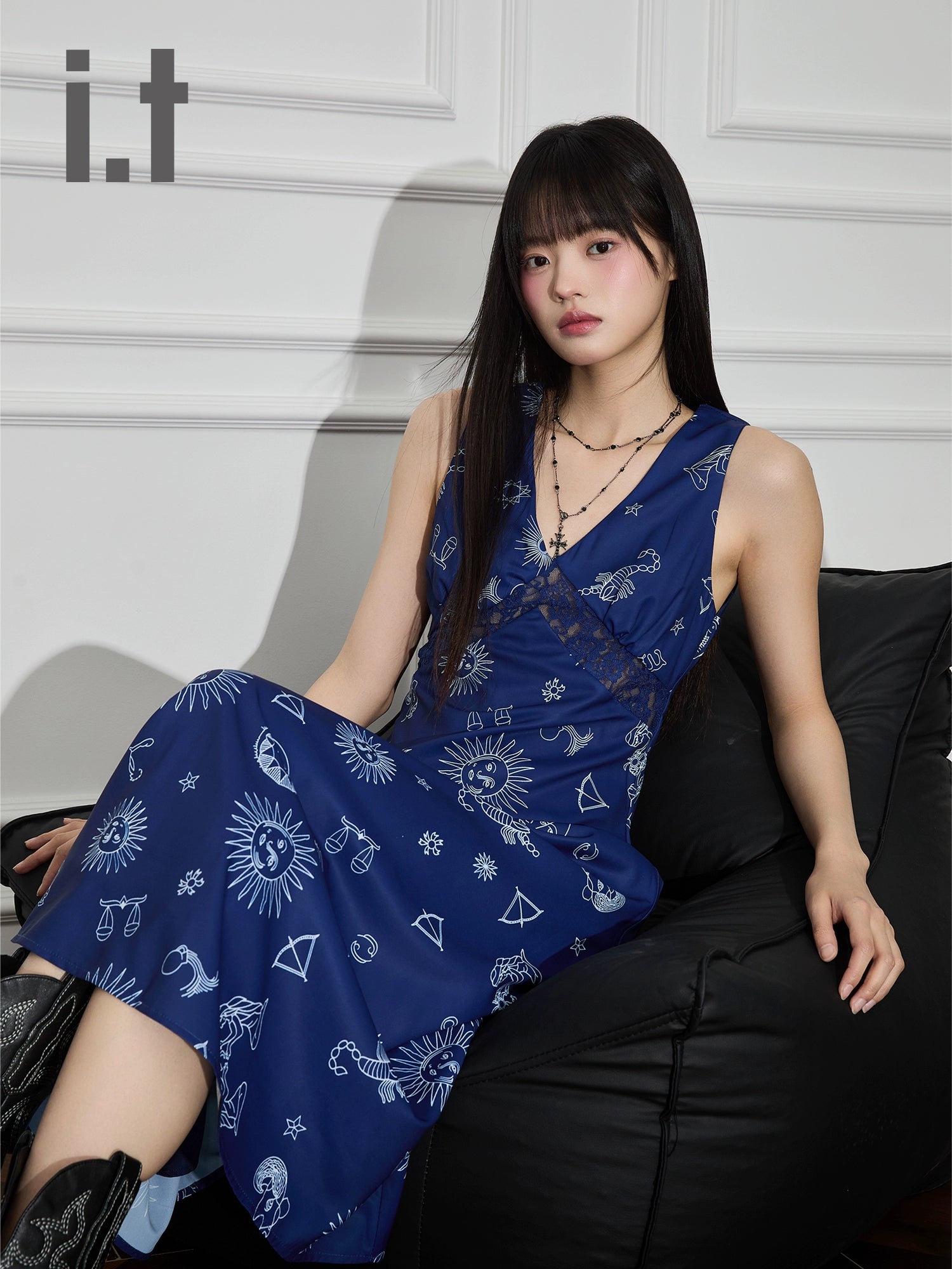 IT: CHOCOOLATE V-neck Vest Dress