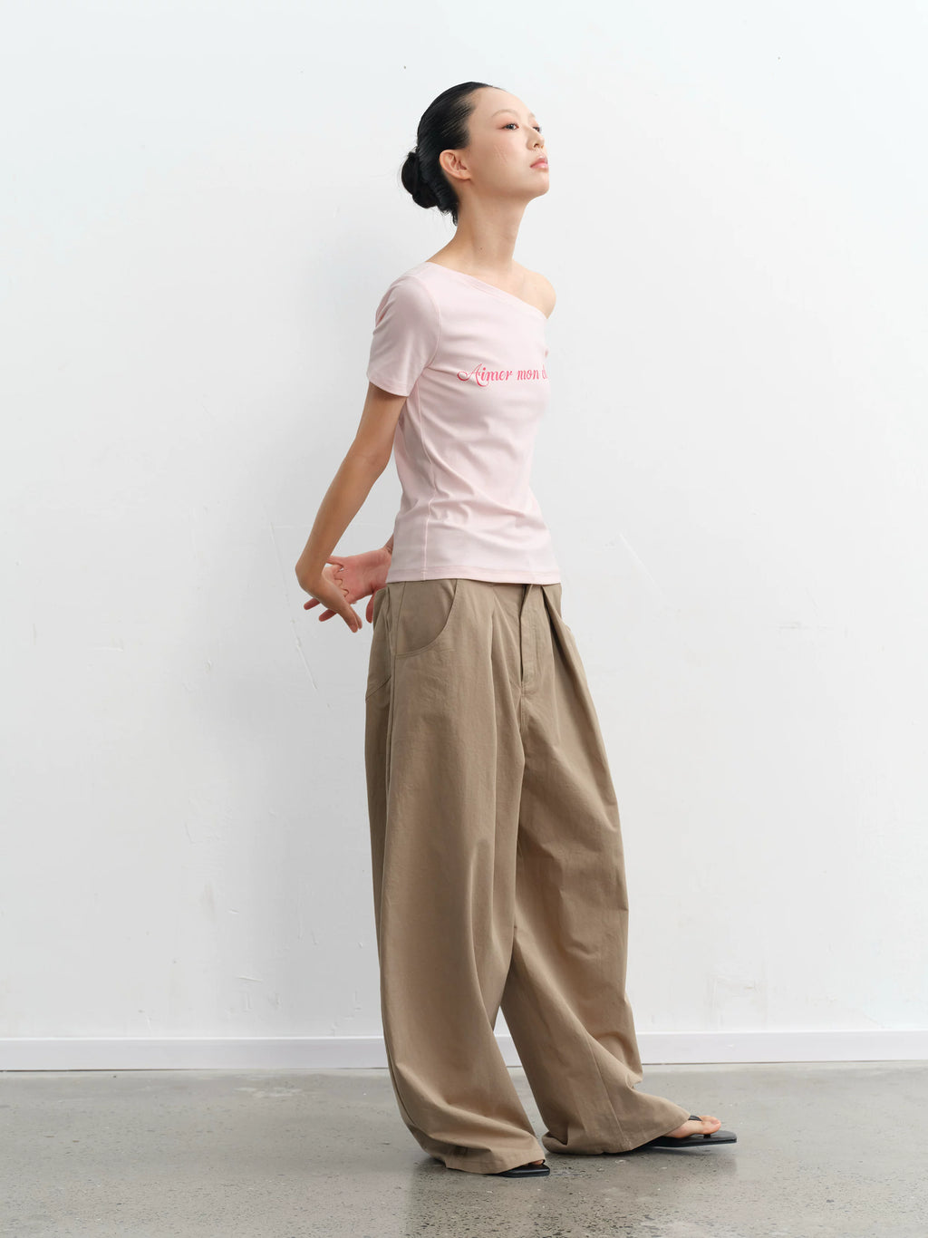 LINY LIBERTY Asymmetrical Slanted Shoulder Printed Slim Tee