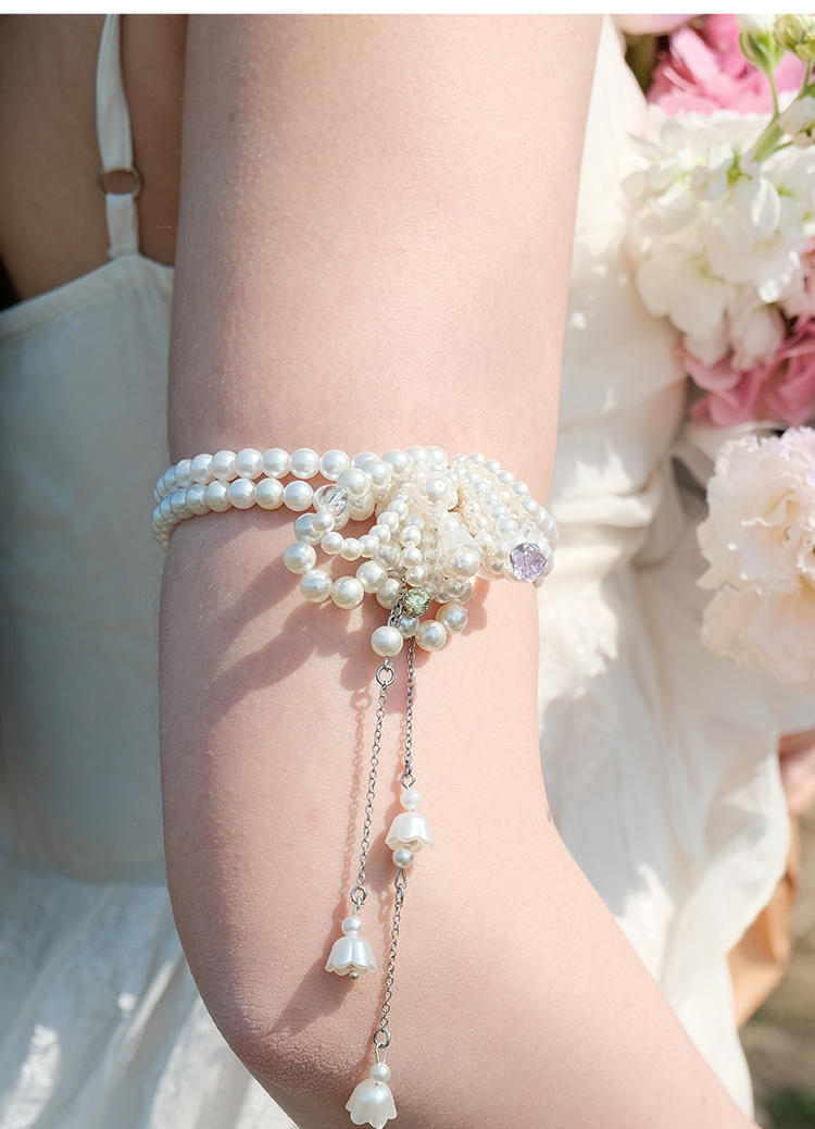 ParanoidP Pearl Flower Fringed Arm Ring