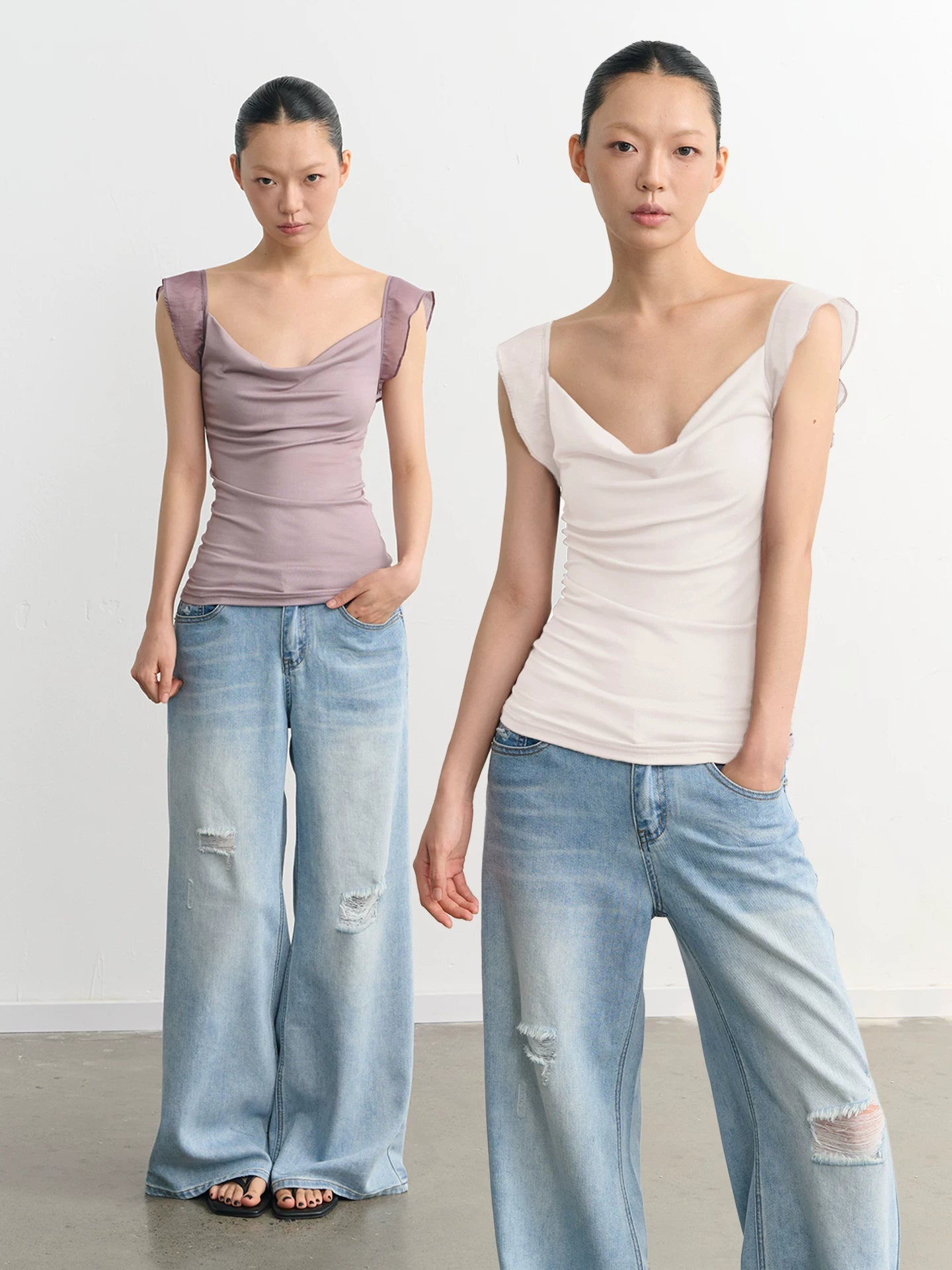 LINY LIBERTY Swing Neck Ruffle Edge Slim Tee