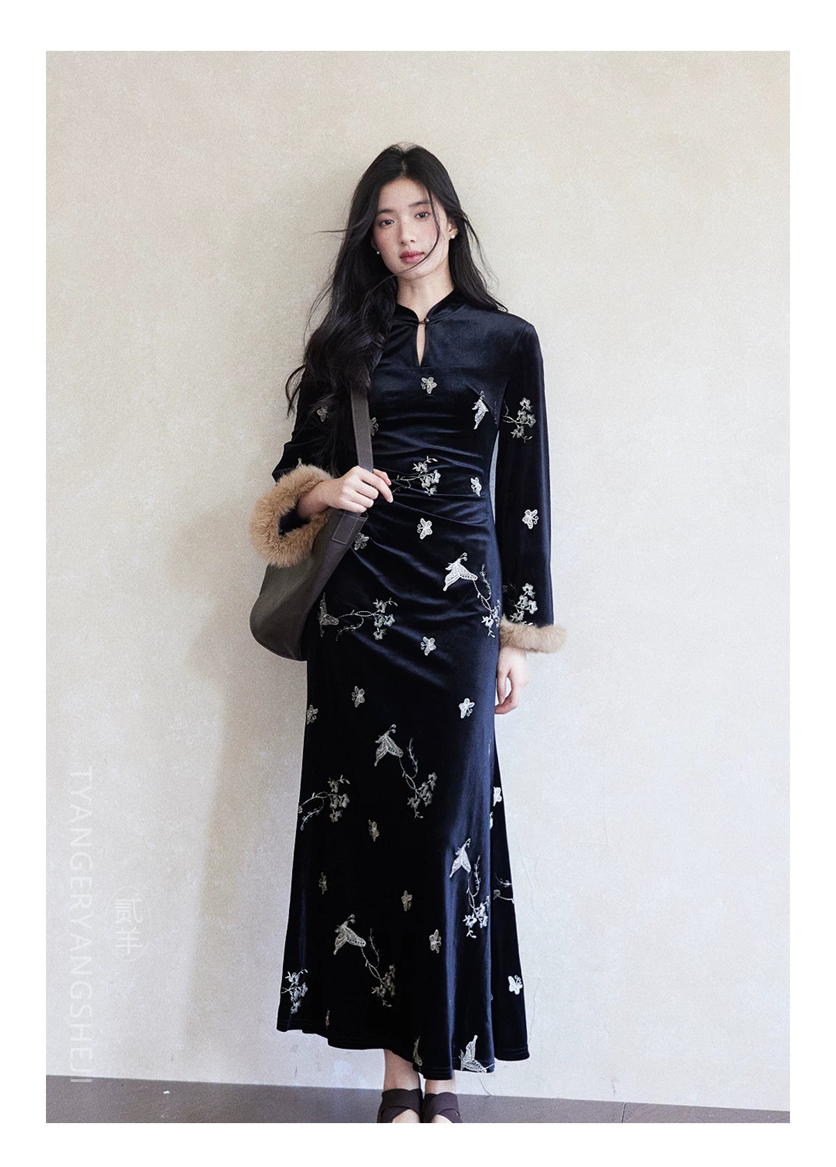 TYANG Retro Heavy Industry Embroidered Velvet Dress