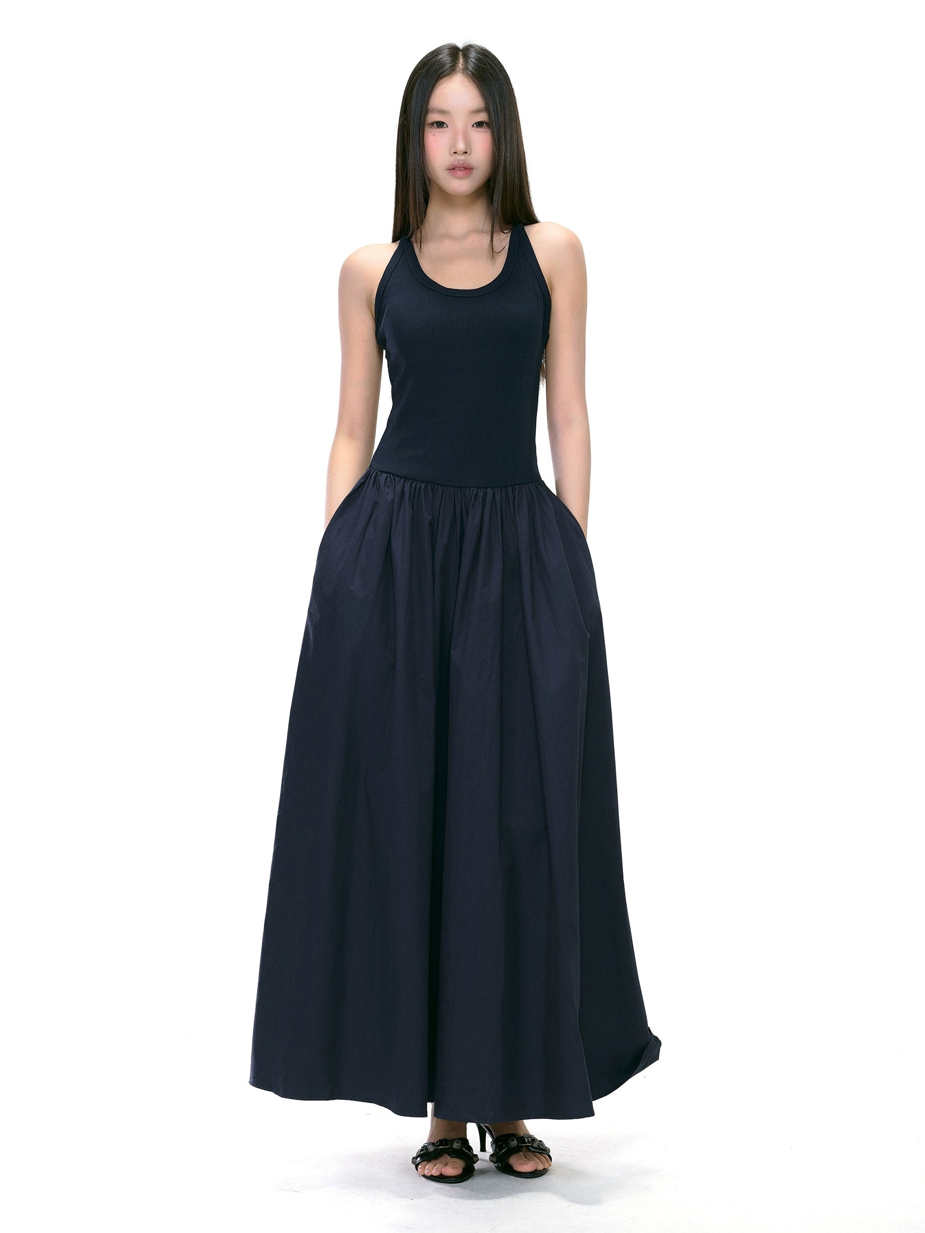 WITHMIN Off-the-shoulder Hottie Purely Wants To Close Her Waist and Look Thin A-shaped Skirt