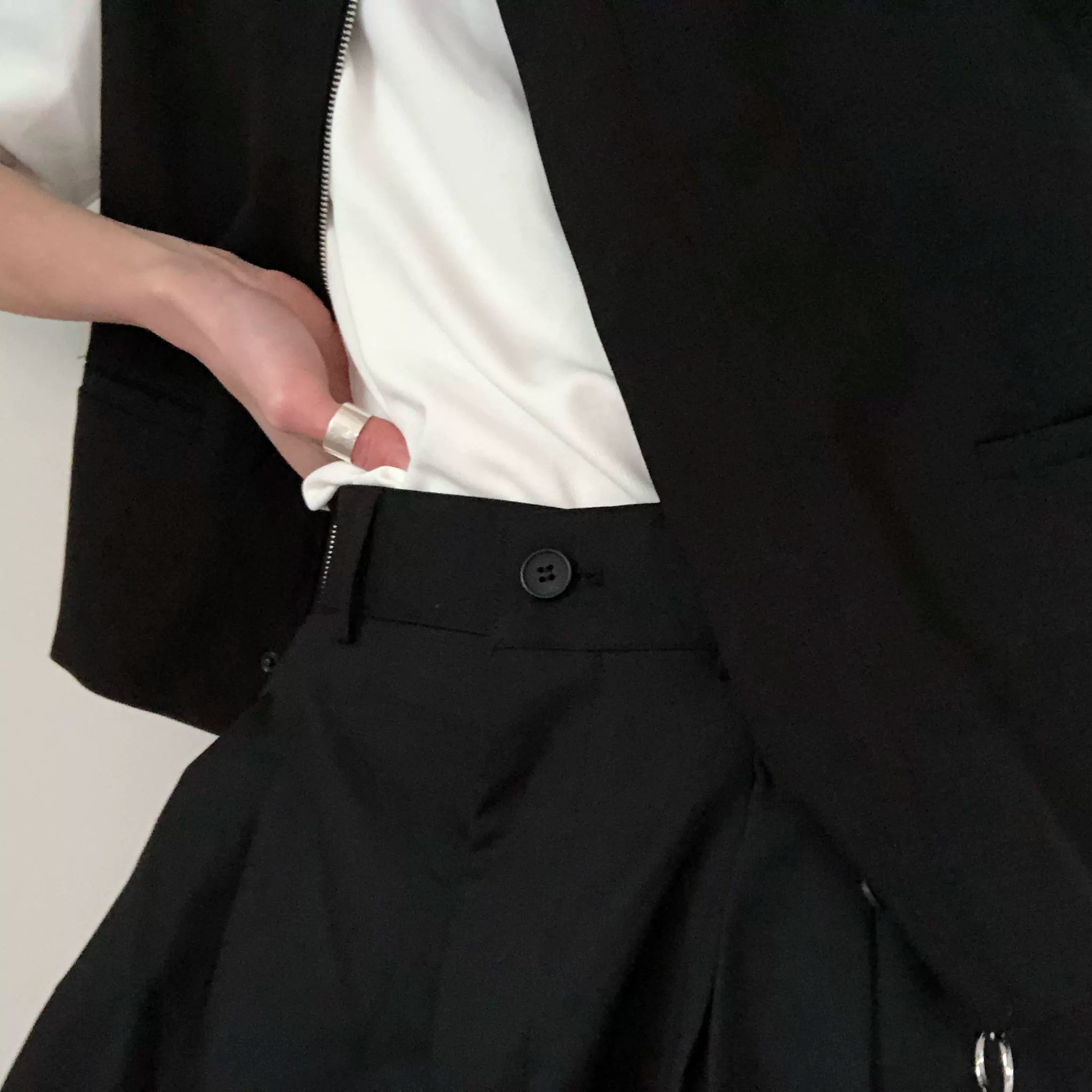 COLN Versatile Slim Suit Shorts