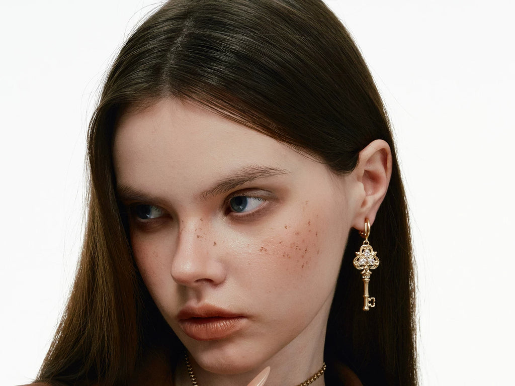 SUMIYAKI Vintage Embossed Key Earrings