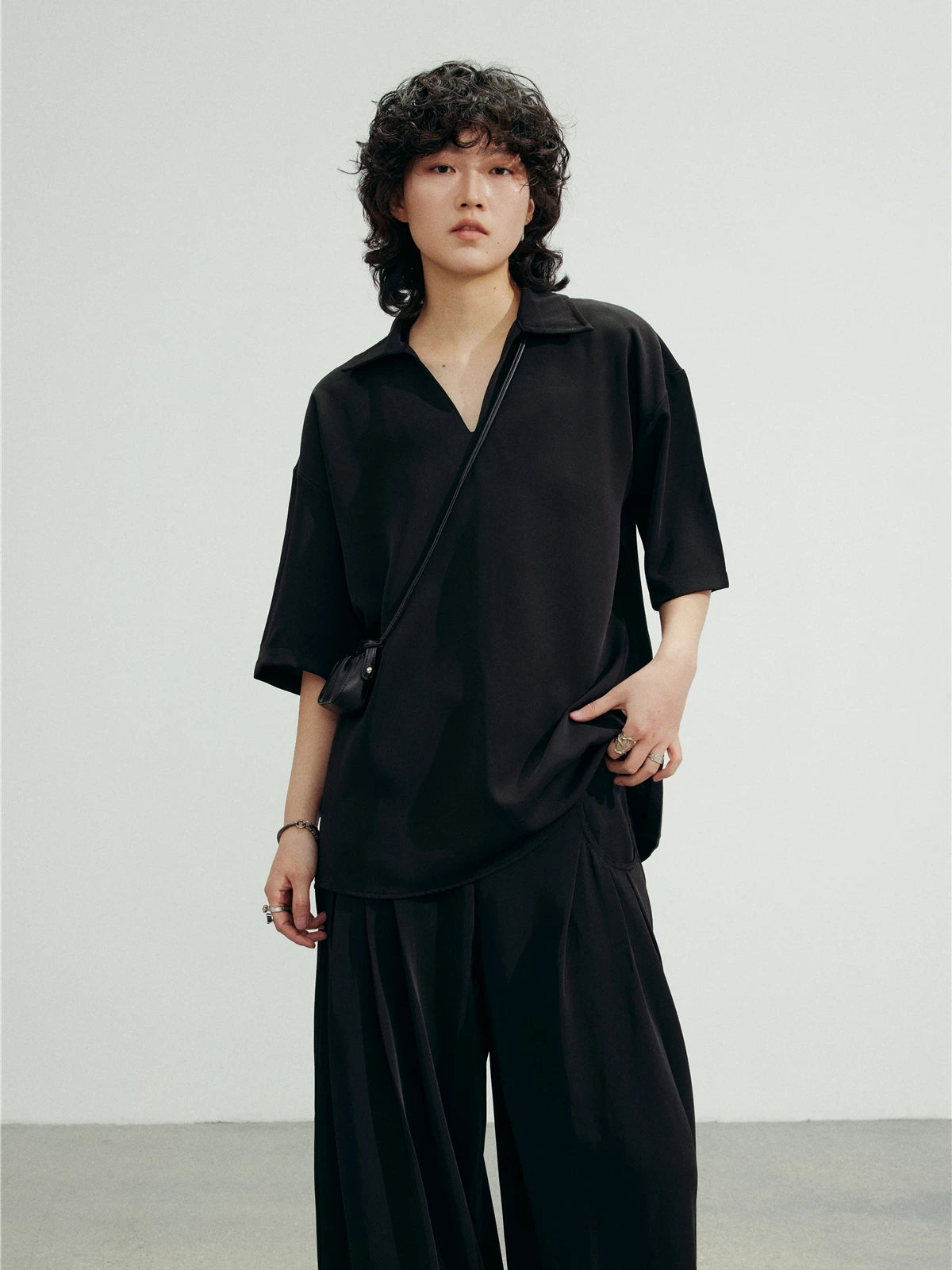 SUNYVONNE Minimalist V-neck Loose Short-sleeve Shirt