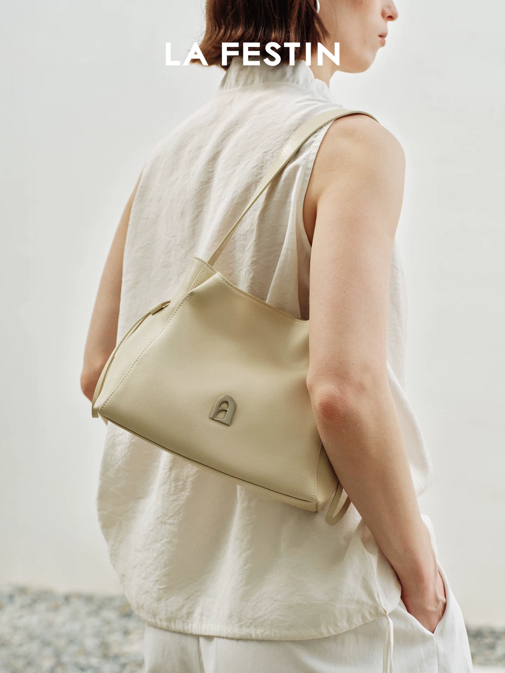 La Festin Niche Armpit Messenger Bag