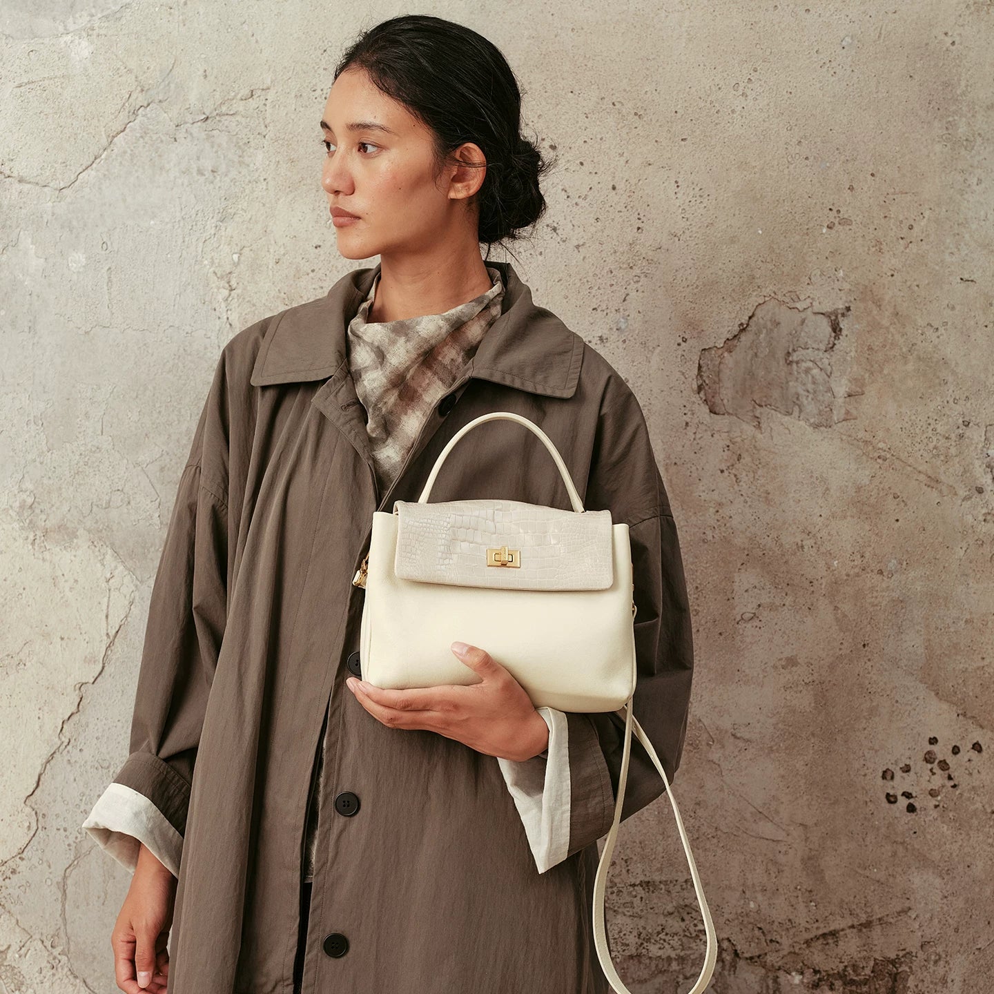 AVALEA Color-matching Shoulder Bag