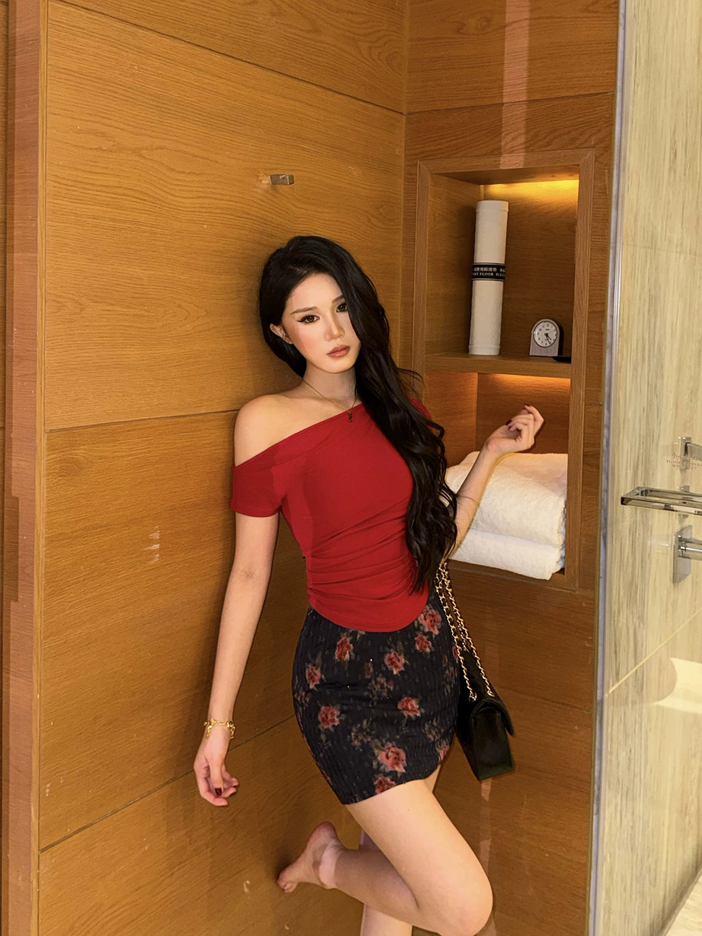 LLROGE Retro One-word Shoulder Tee Print Skirt Set