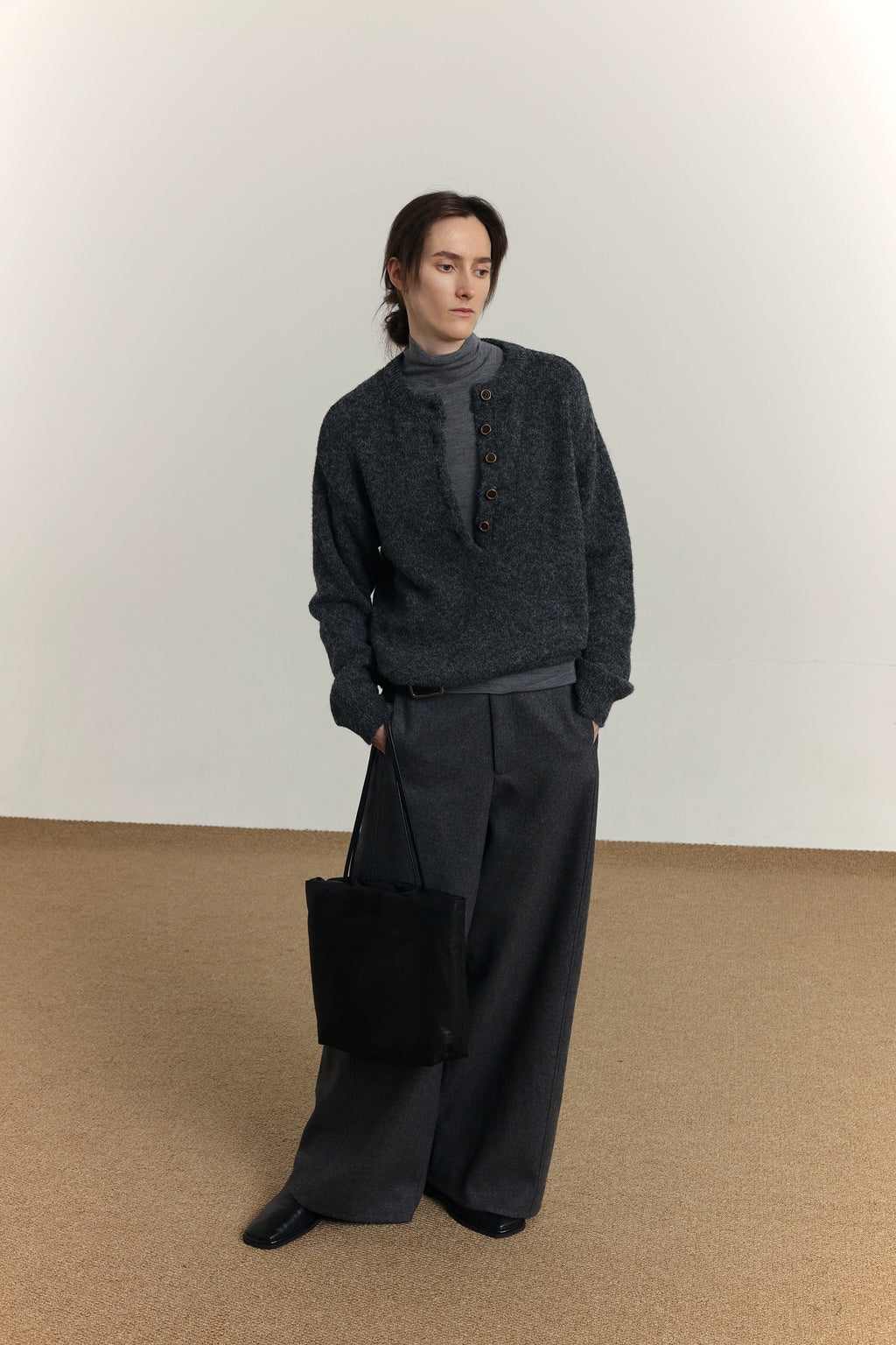 COLN Henry Neck Thickened Sweater