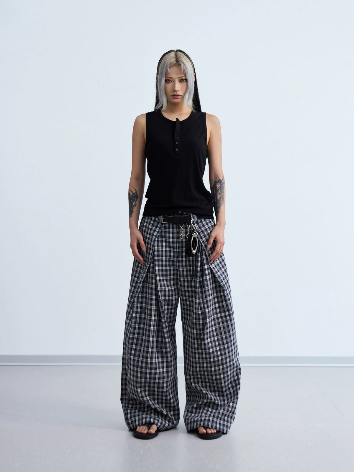 PEOPLESENSE Henry Collar Slim-fit Sleeveless Vest