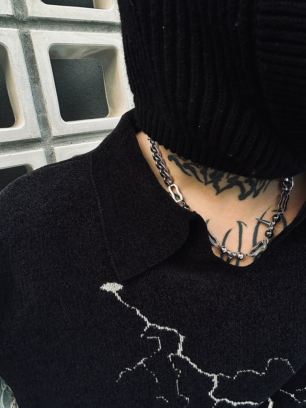 PAIKI Lightning Power V-neck Long-sleeved Knitted Sweater