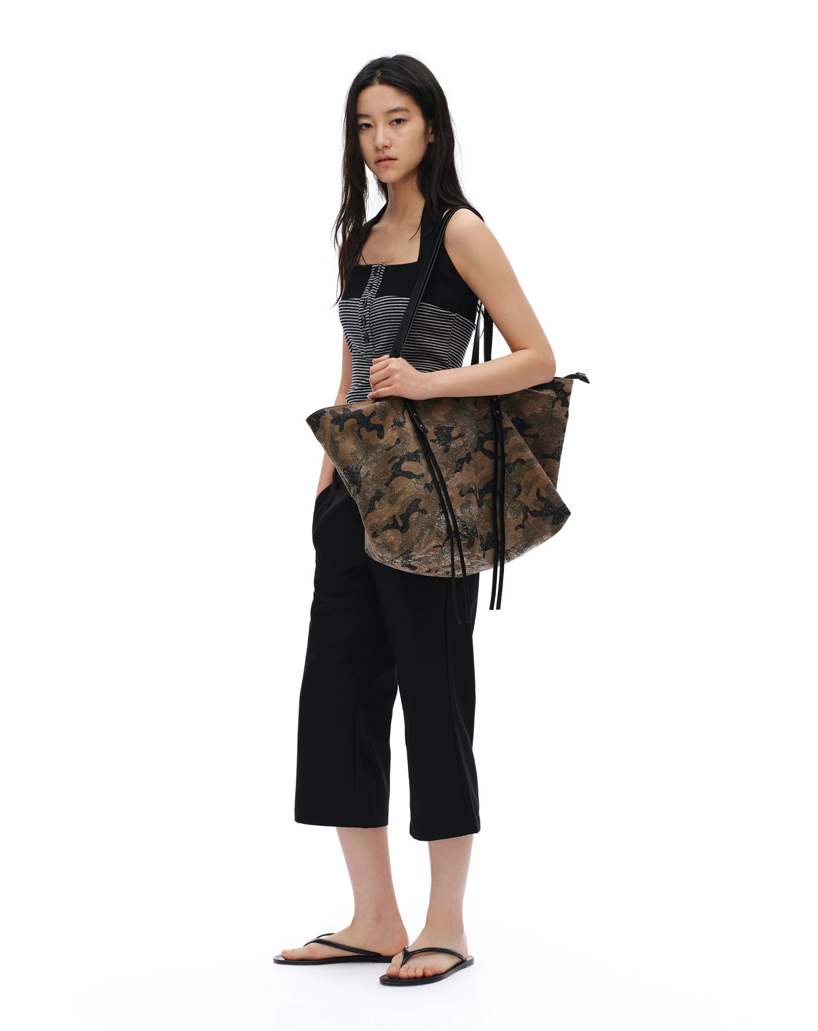 Oinimi Striped Neck Slim Fit Vest