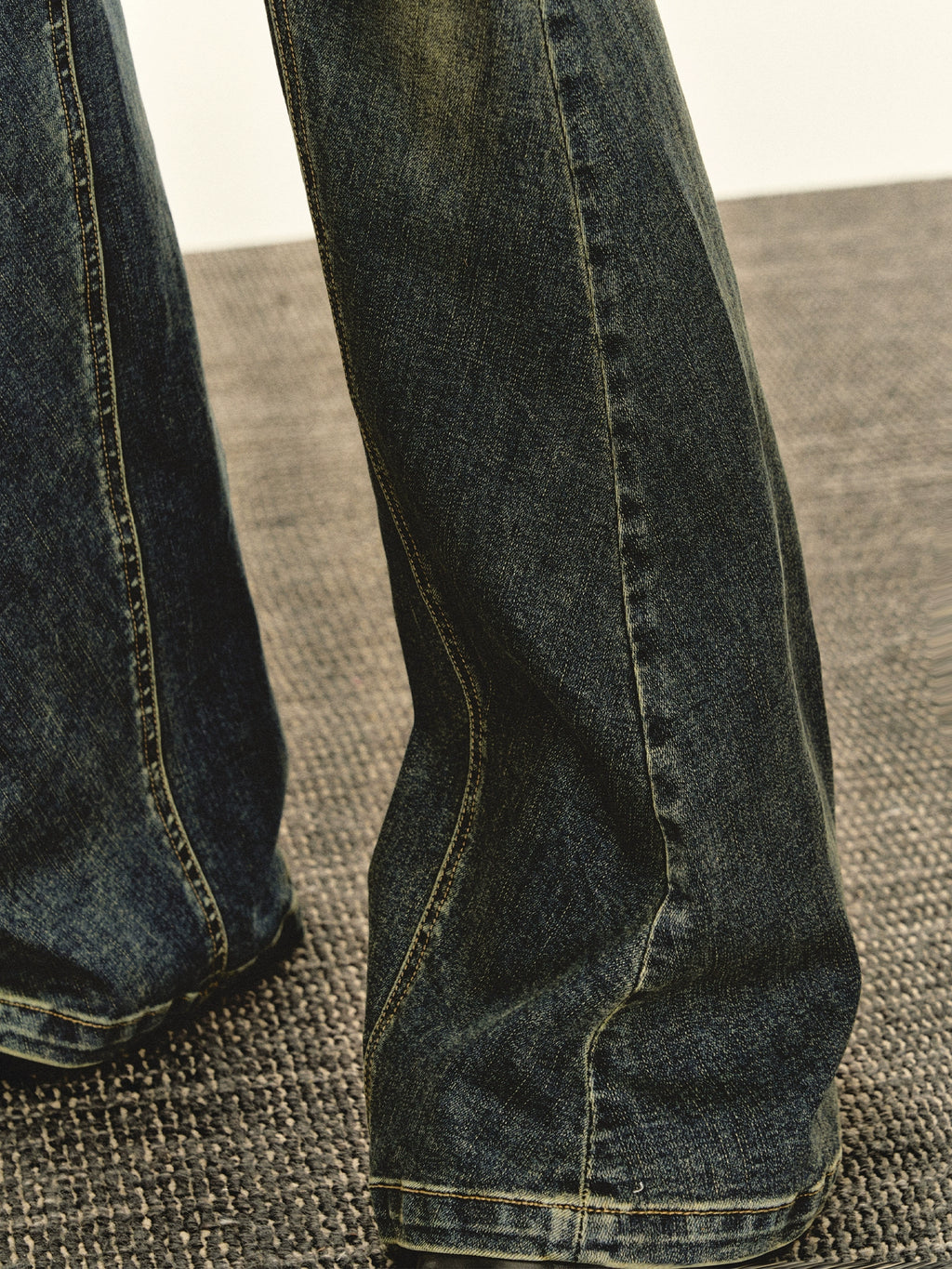 Ariseism Vintage Design Micro-flared Jeans