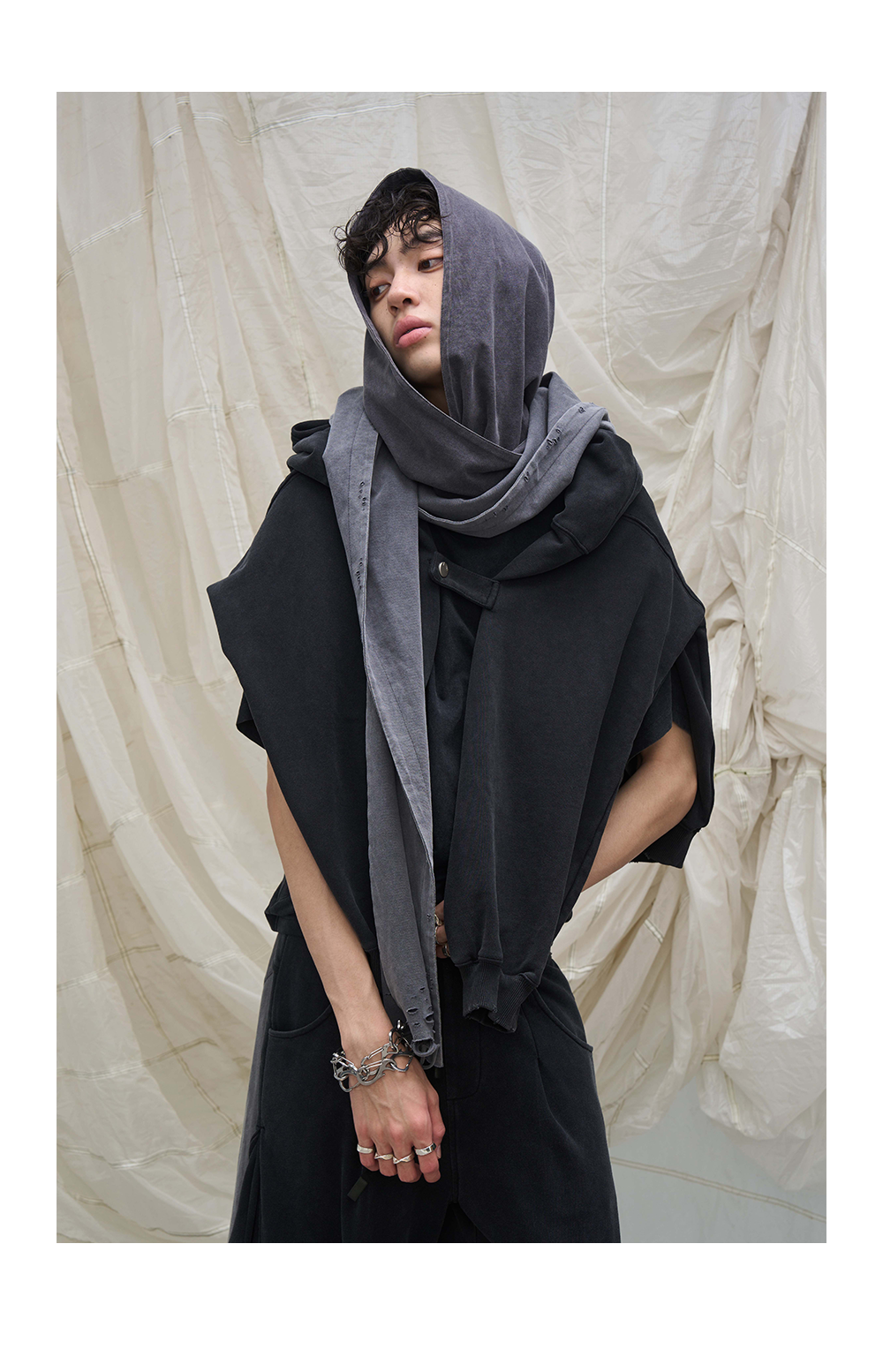 RELABEL Is Detachable and Comes with A Decorated Large Hood