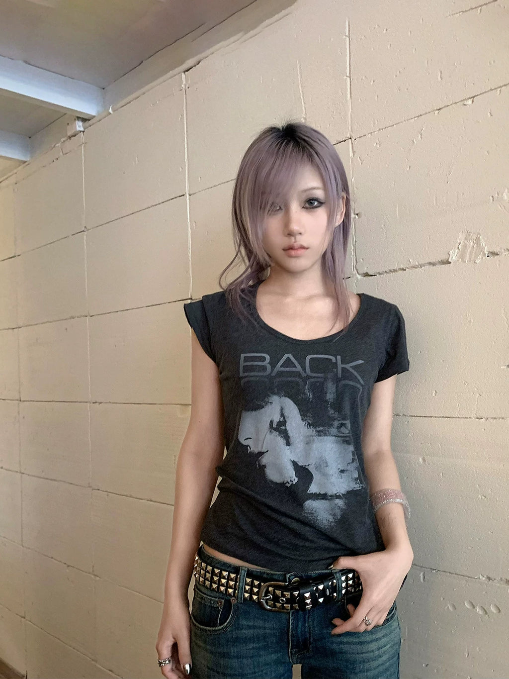 No E Mosen Retro Portrait Print U Neck Slim Tee