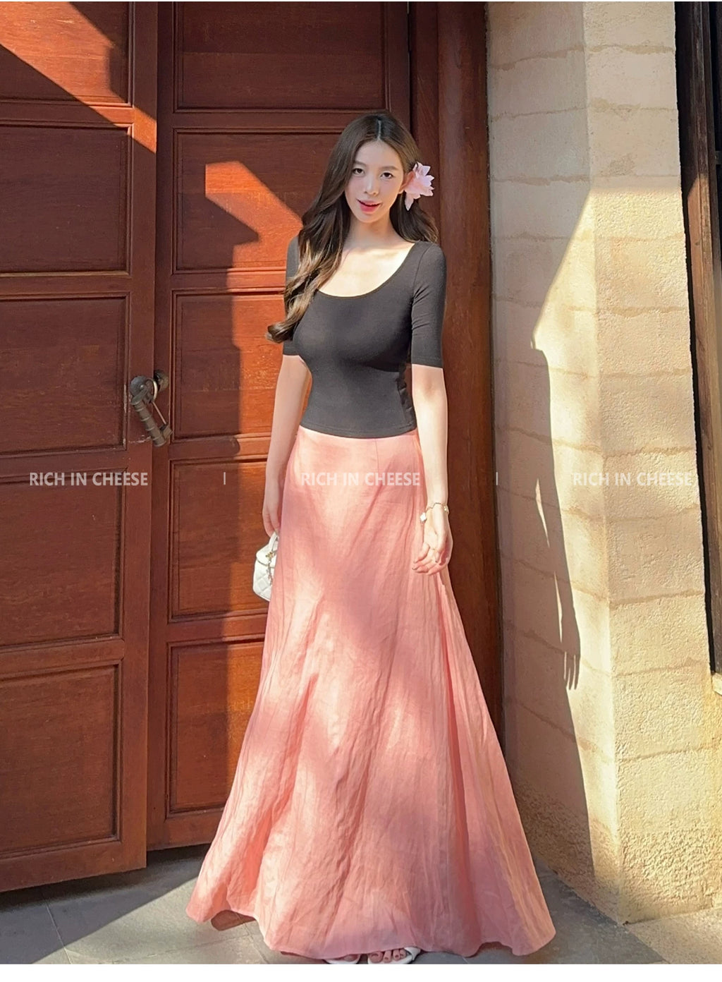 RICH IN CHEESE Slim-fit U-neck Minimalist Skirt Set