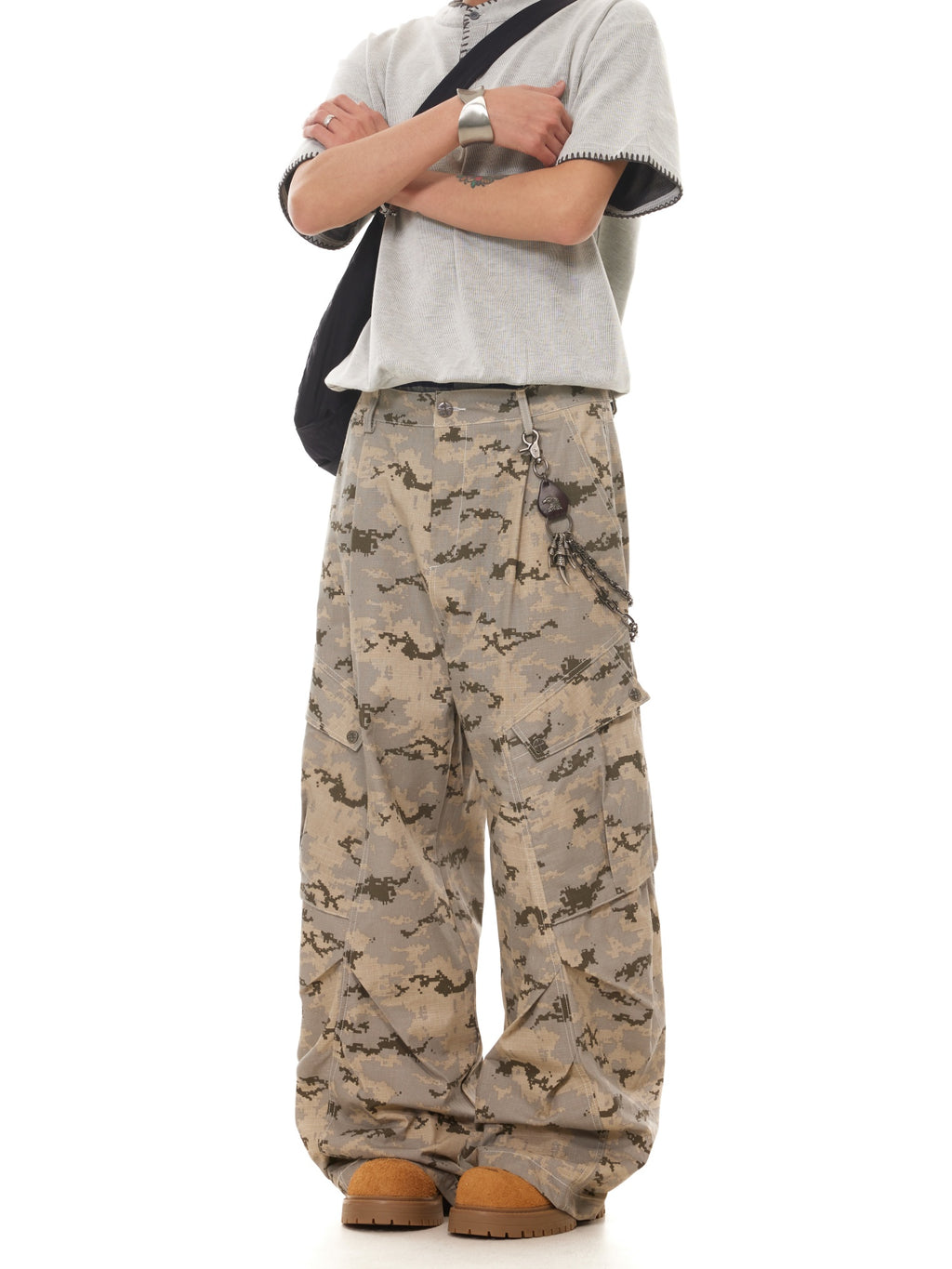 BTSG desert camouflage multi-pocket scimitar cargo pants