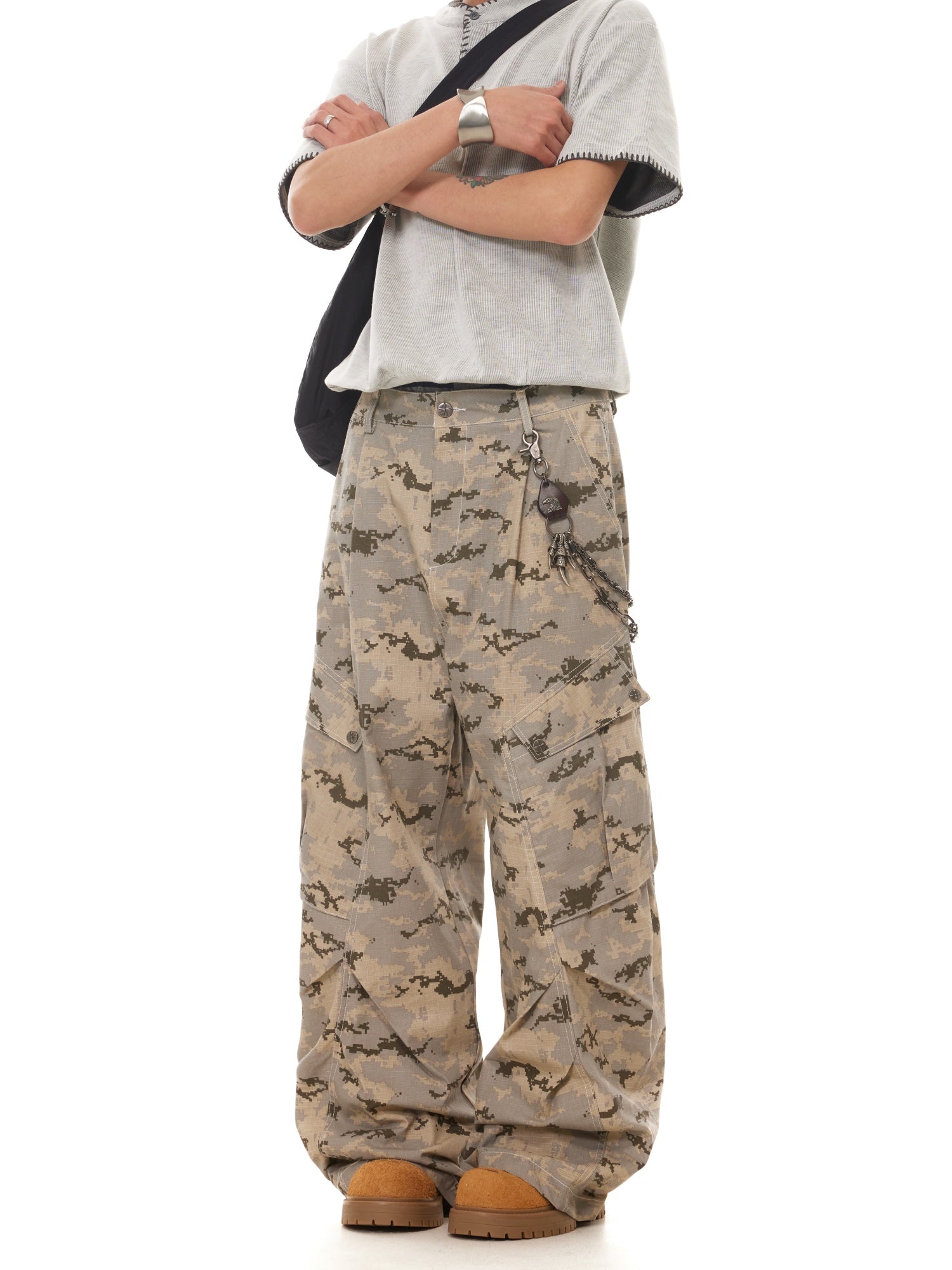BTSG desert camouflage multi-pocket scimitar cargo pants