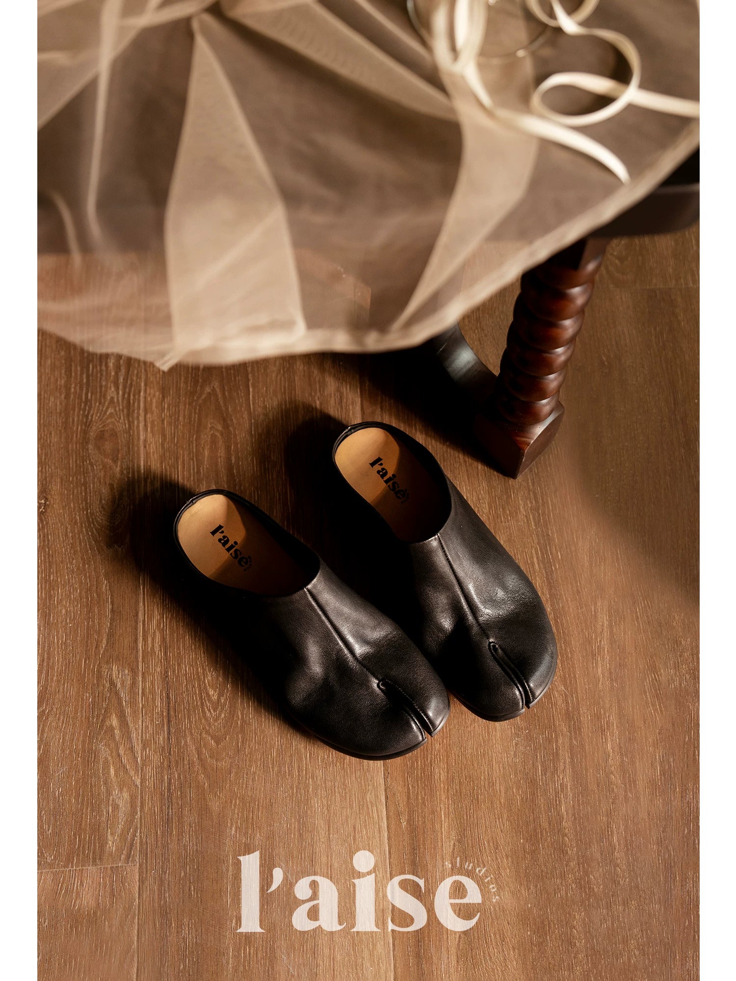 L'aise Retro Outerwear Bag Head and Half Slippers