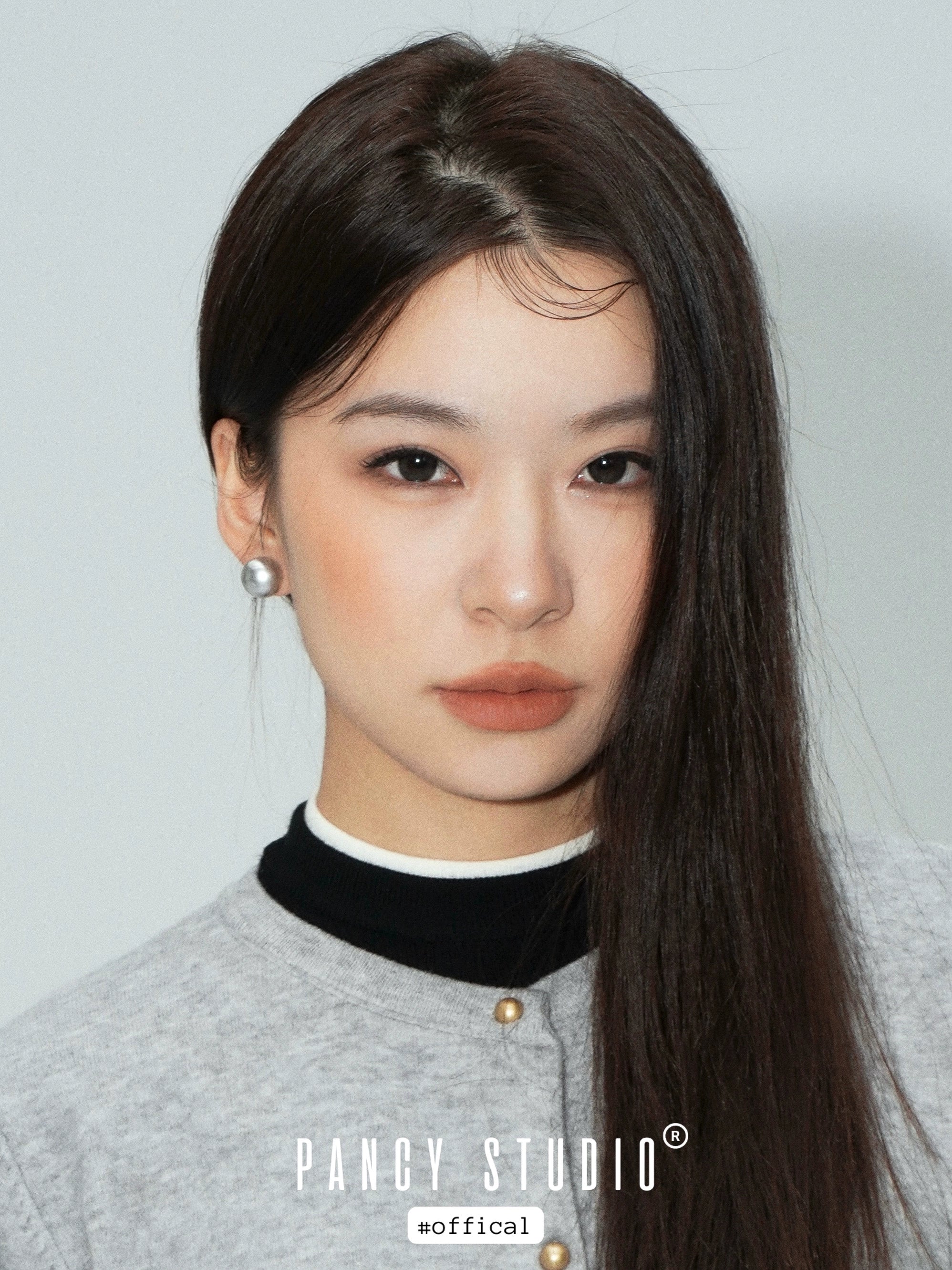 PANCY Low-key Elegant Silver Gray Pearl Stud Earrings