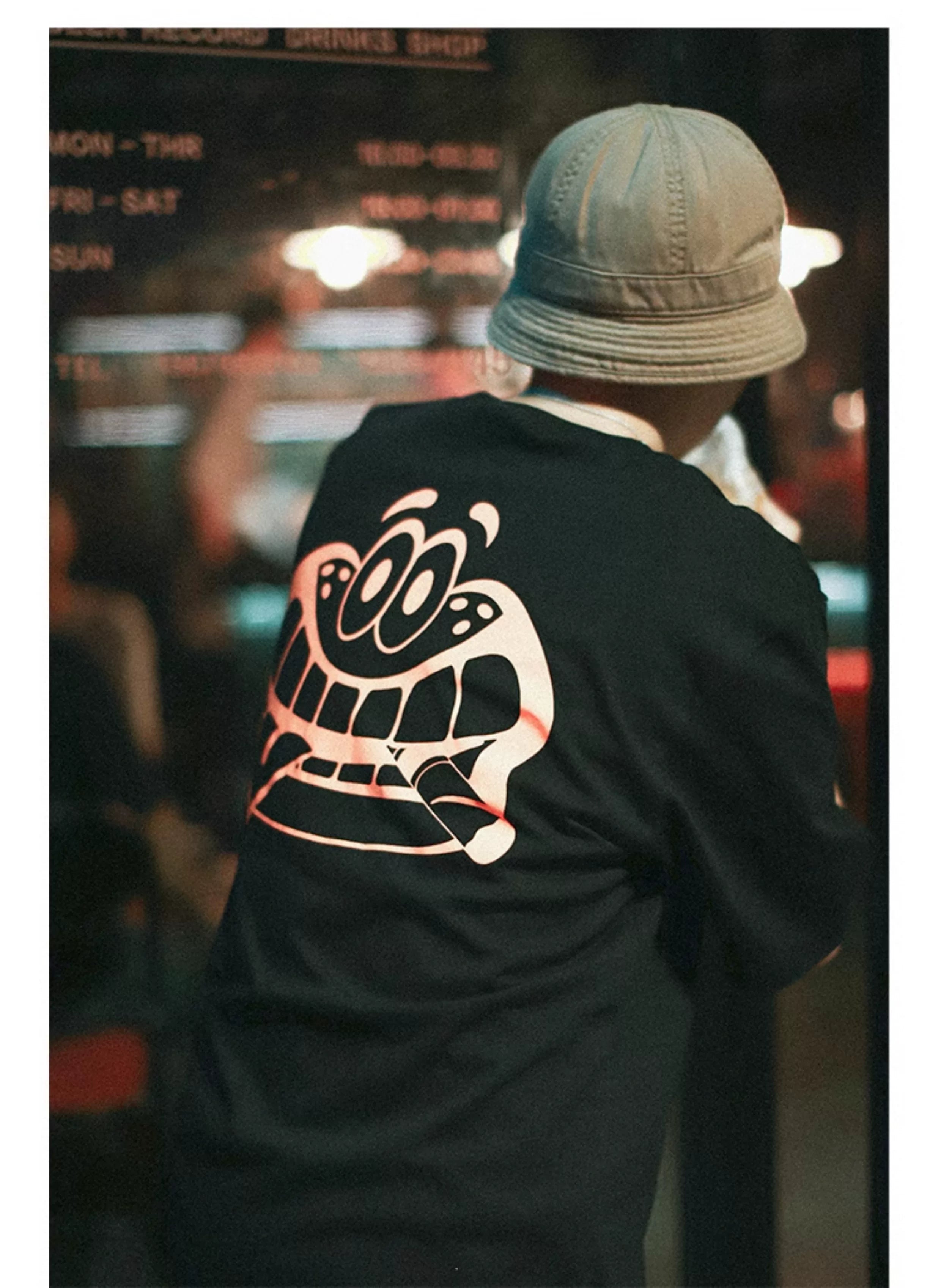 Chillhigh Delicious Burger Shop Theme Print Crew Neck Tee