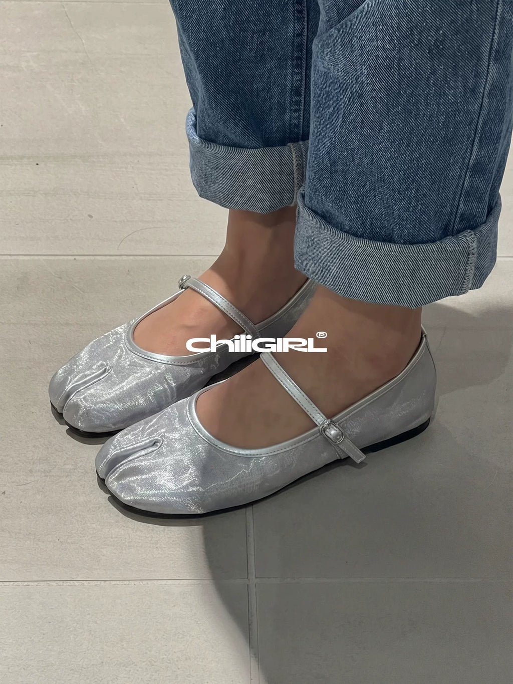 CHILIGIRL Split-toed Shallow-mouth Flat-soled One-word Strap Single Shoes