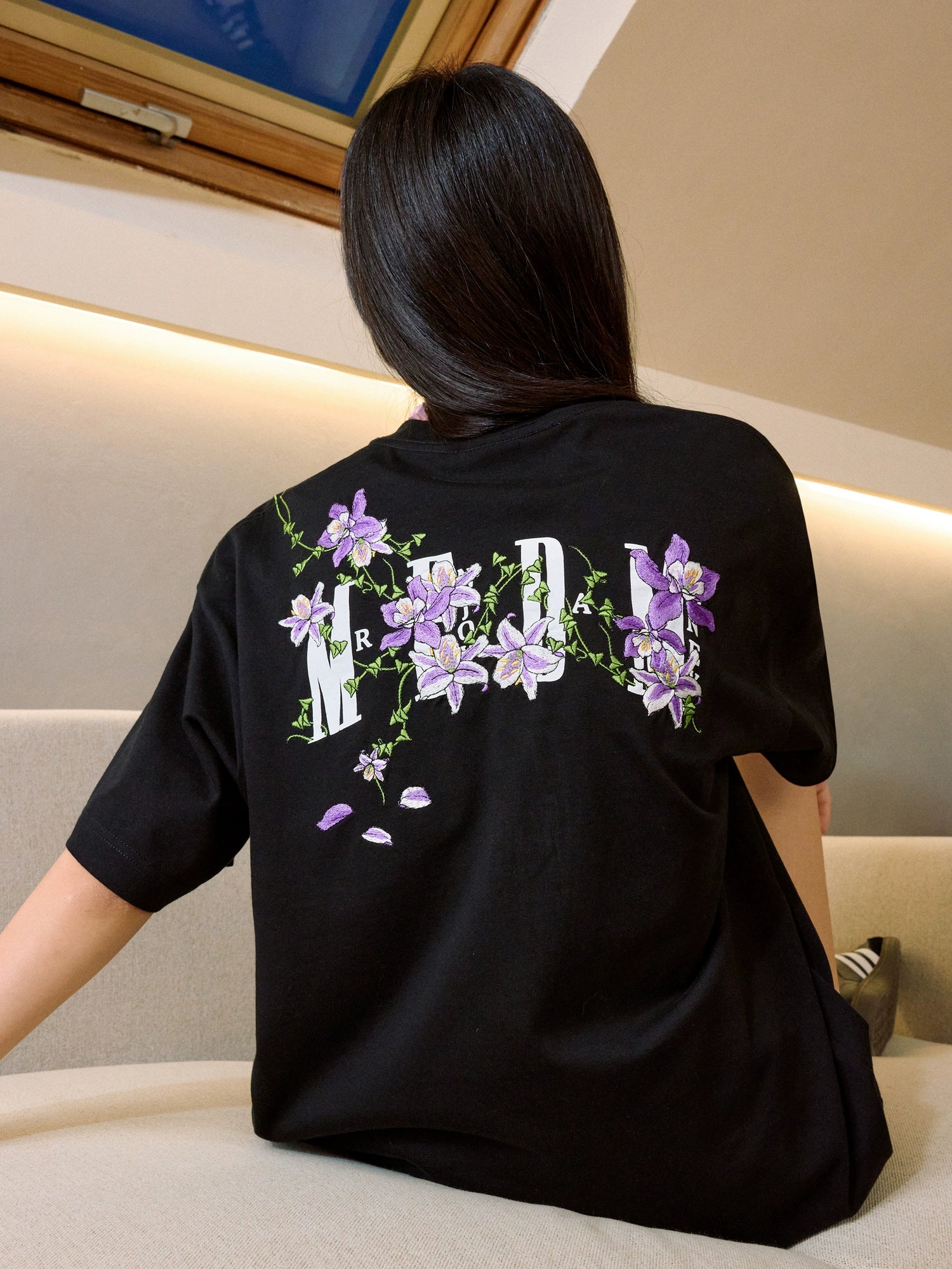 MEDM Vine Flower Embroidery Casual Tee