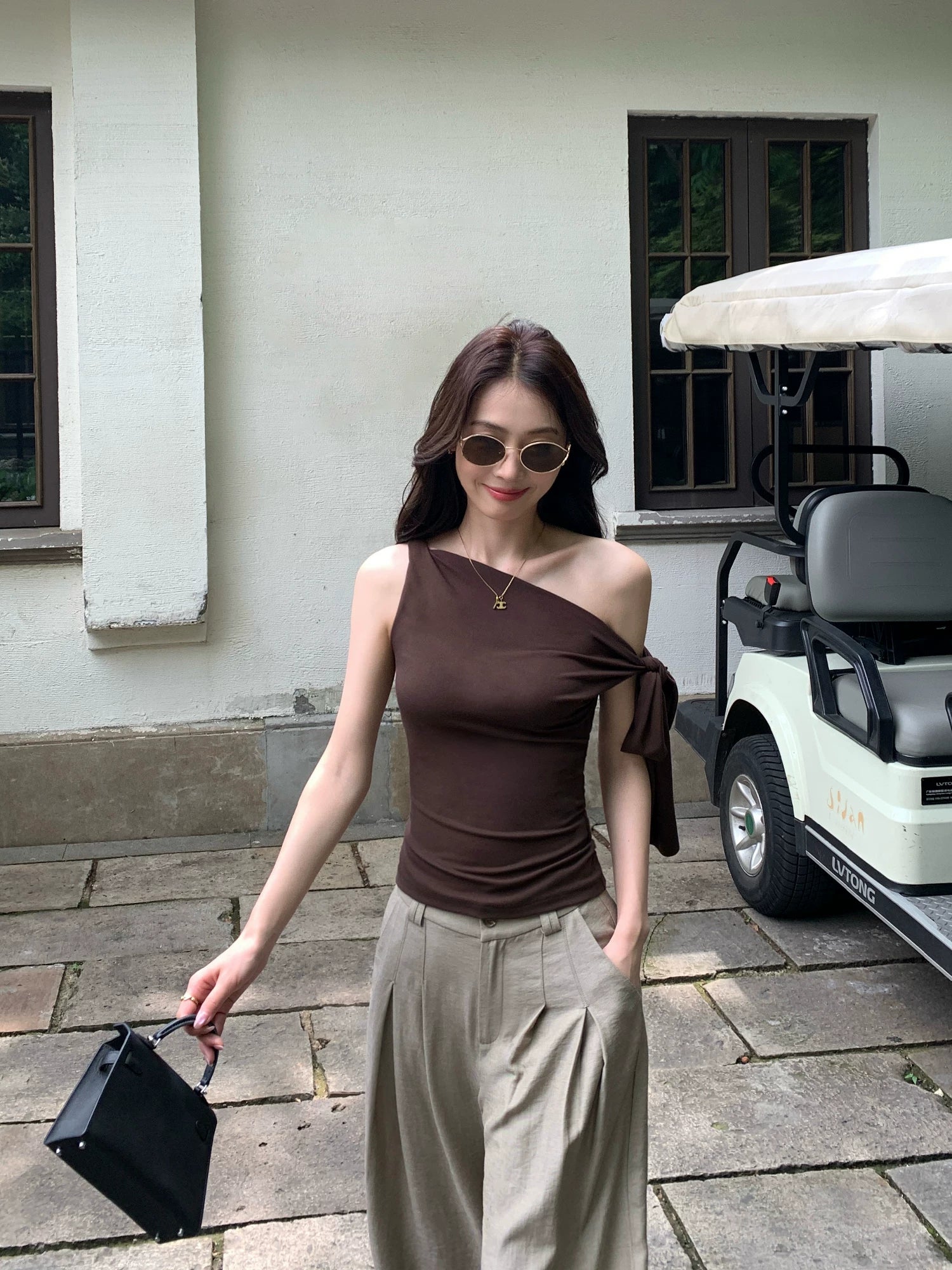Pusumede Bow Strap Off-the-shoulder Slim Tee