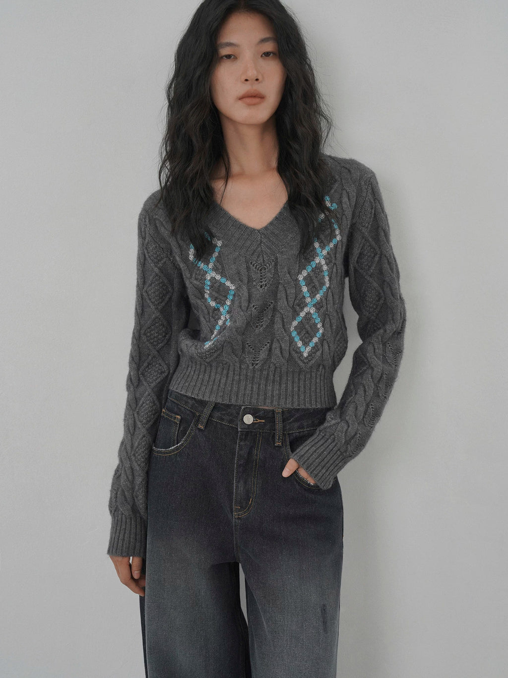 EIGHTHMONTH Jacquard V-neck Knitted Sweater