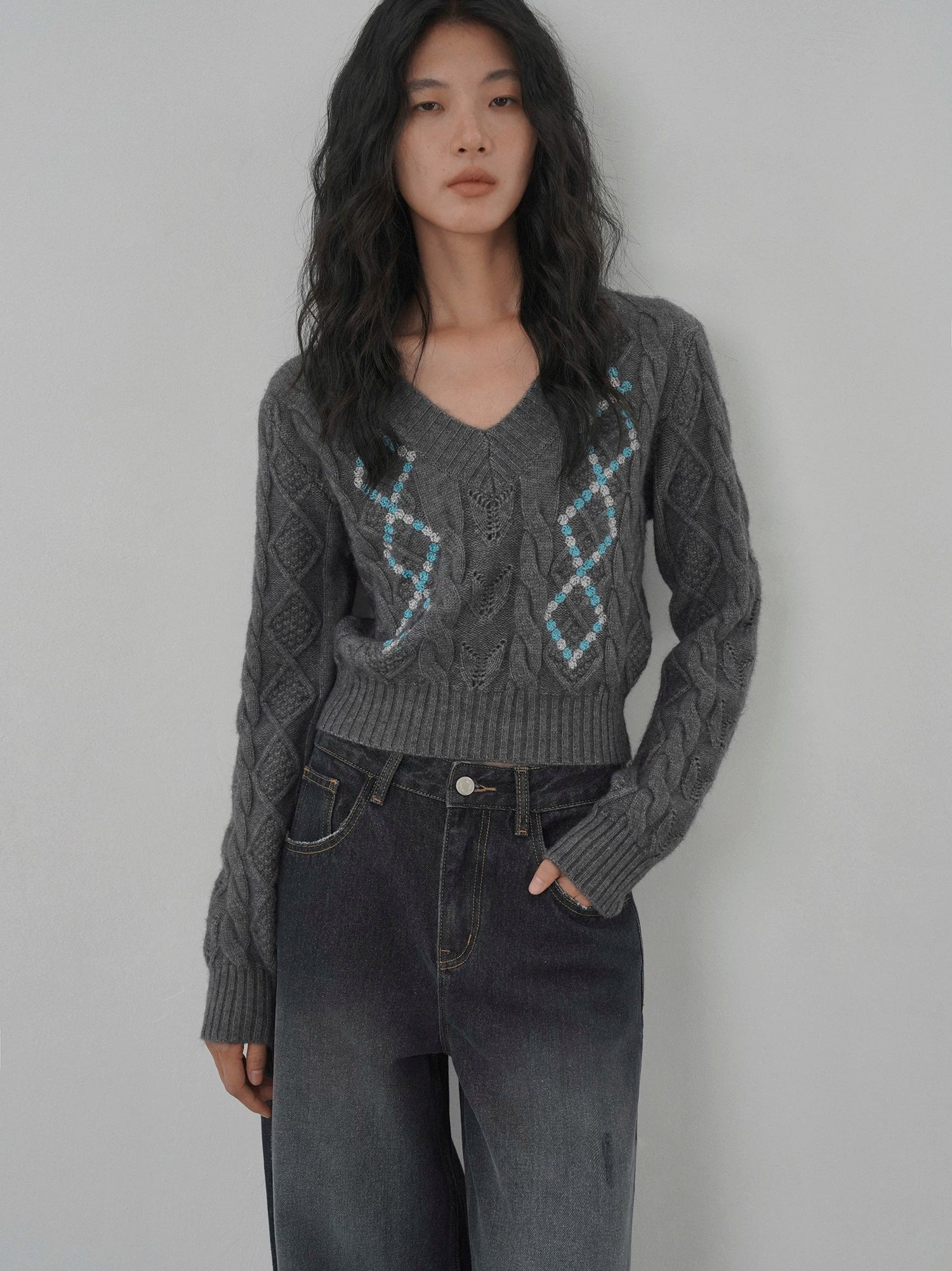 EIGHTHMONTH Jacquard V-neck Knitted Sweater