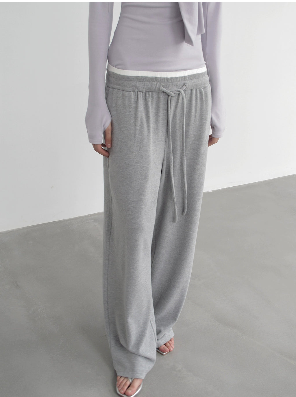 JCAESAR Contrasting Waist Polished Slacks