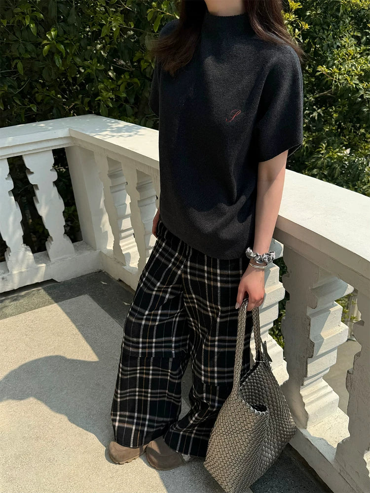 Slight Vogue Mid-turtleneck Knit Embroidery Tee
