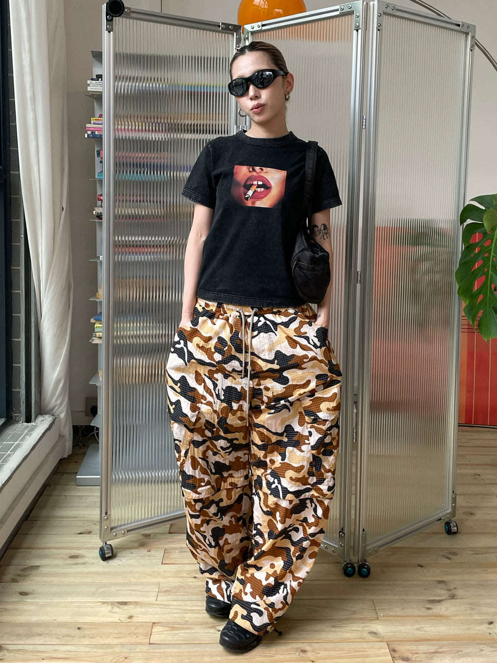 MMBBT Red Lip Print Flower Front Shoulder Embroidery Tee
