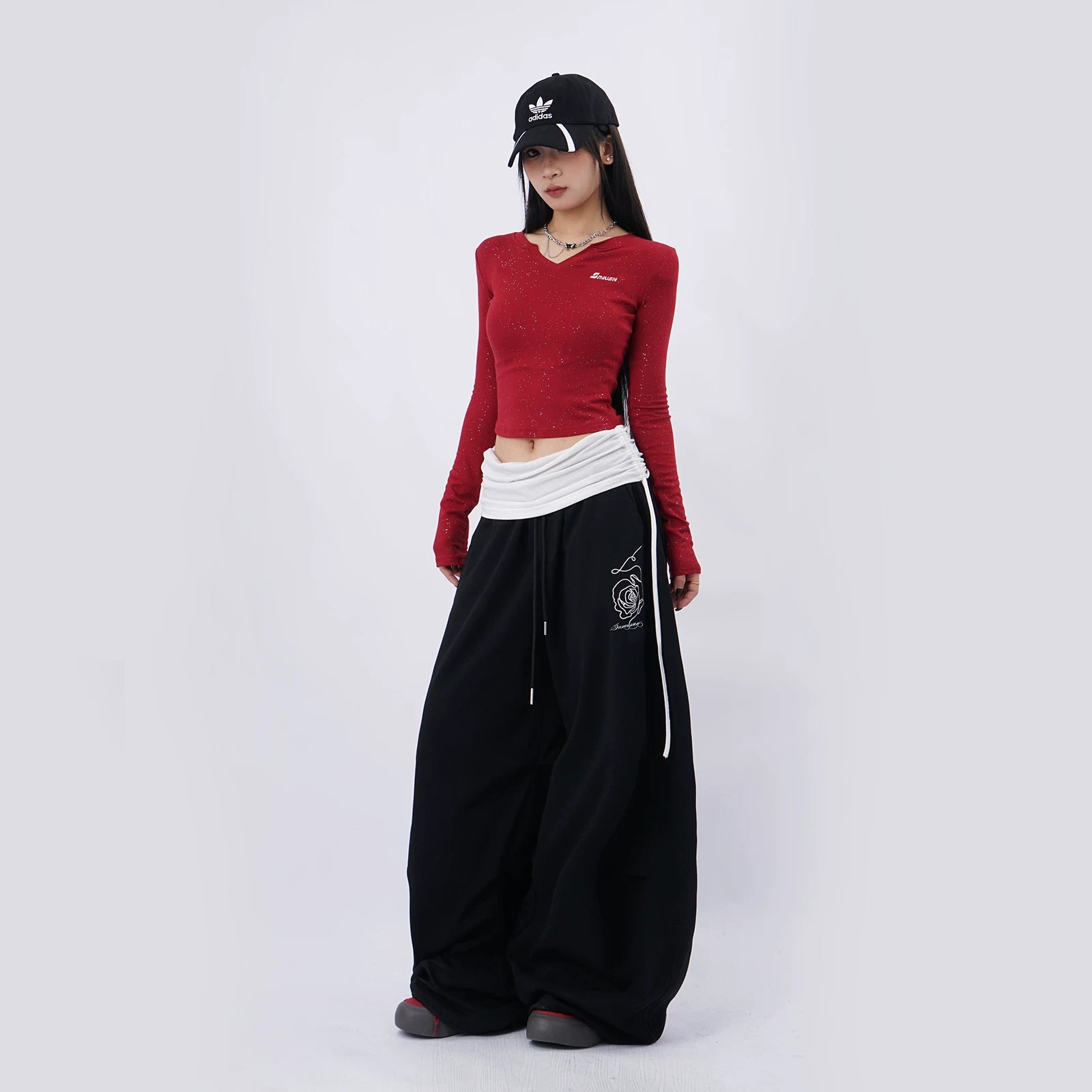 SAMUSAN Rose-embroidered Wide-leg Cargo Pants